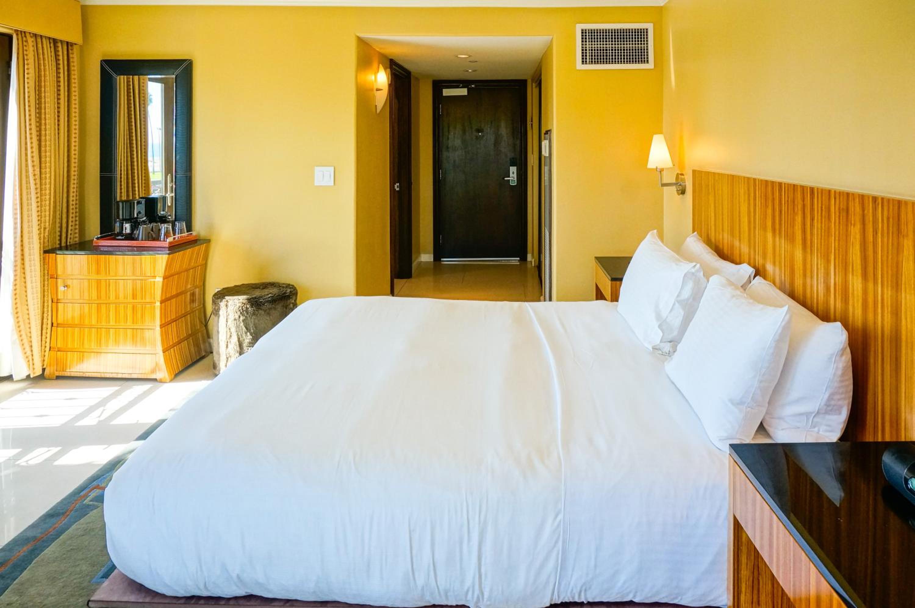 Deluxe Suite with Sea View - Photo 7