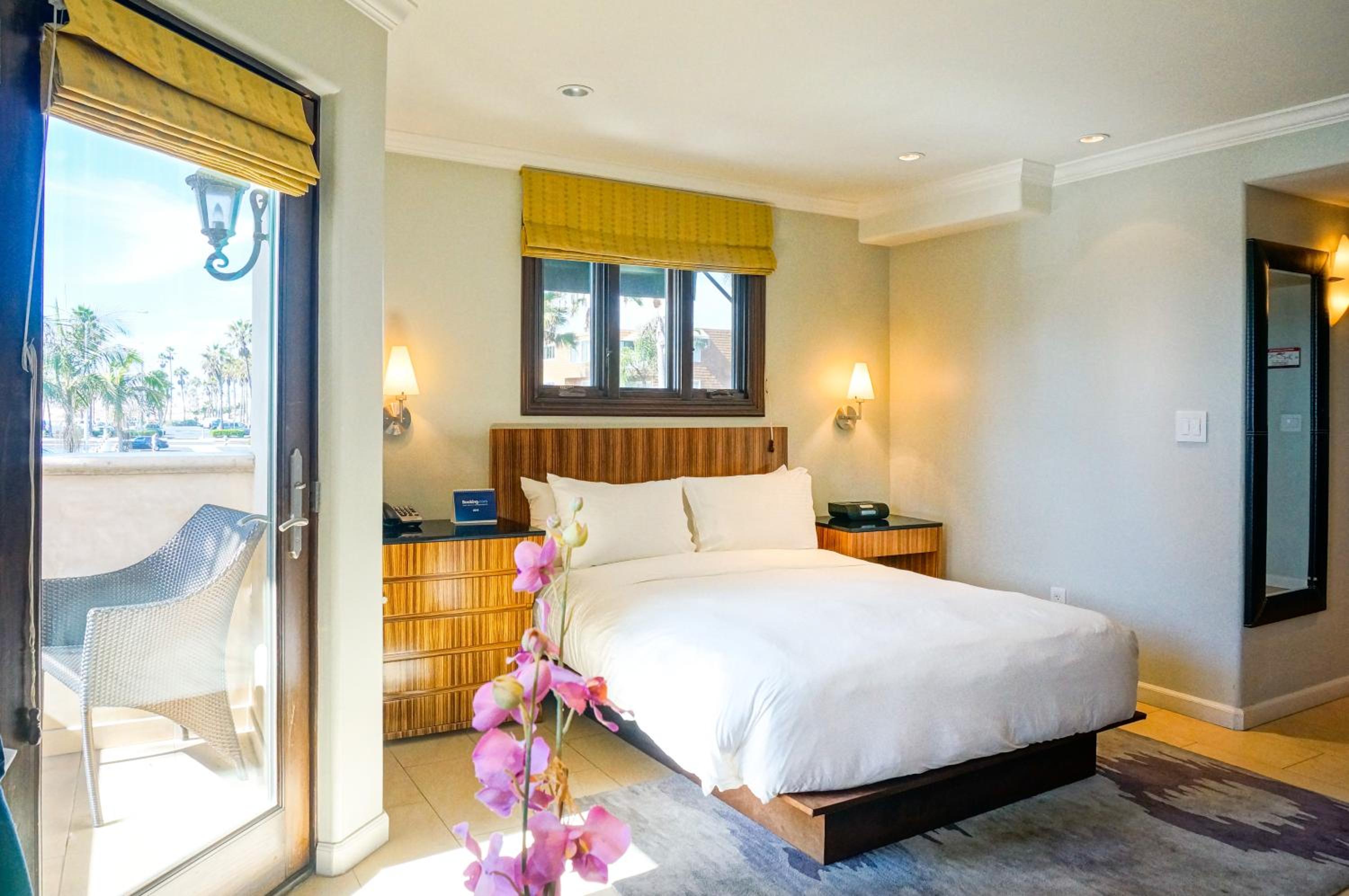 Deluxe Suite with Sea View - Photo 1