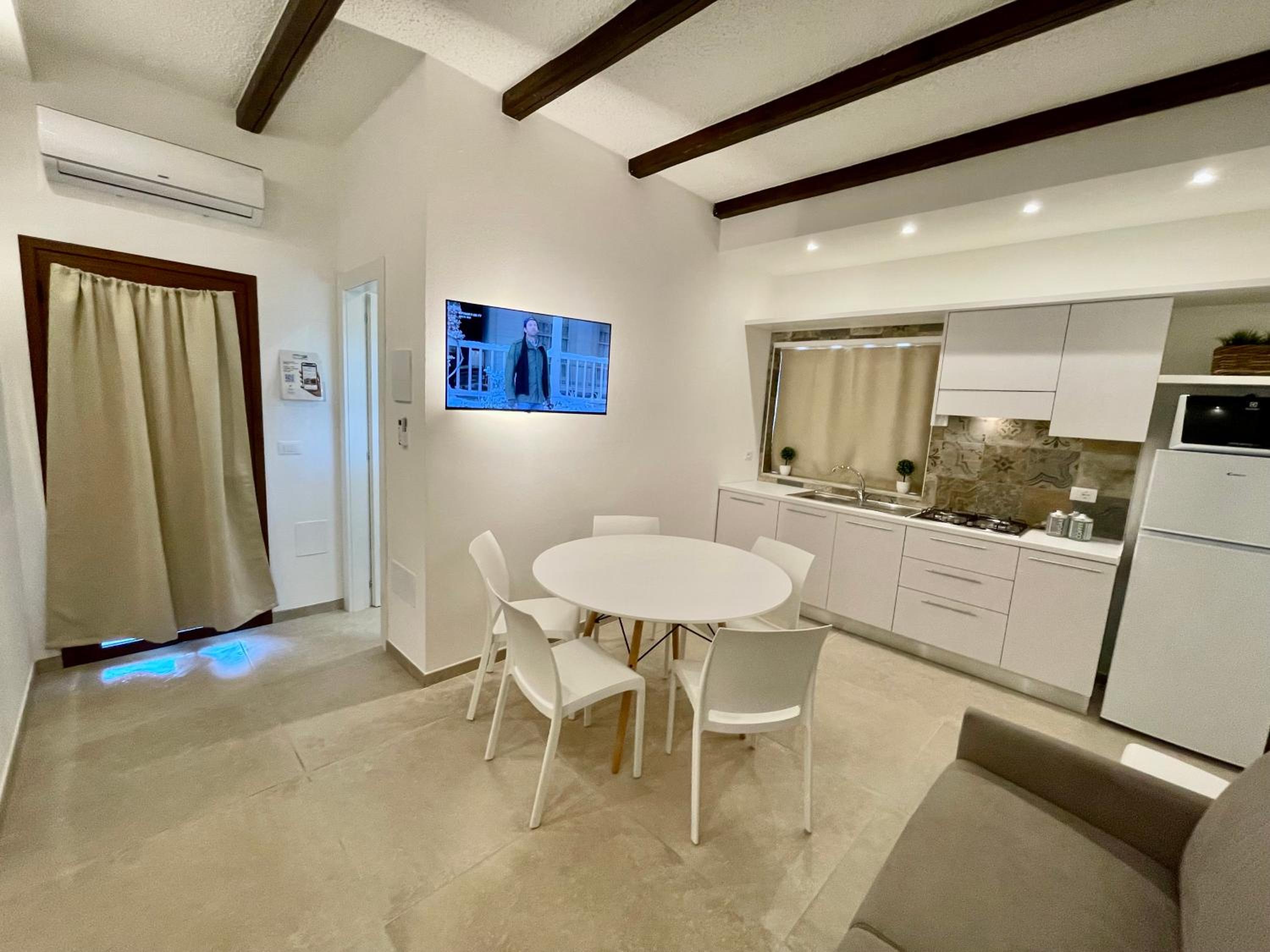 Apartment with Pool View