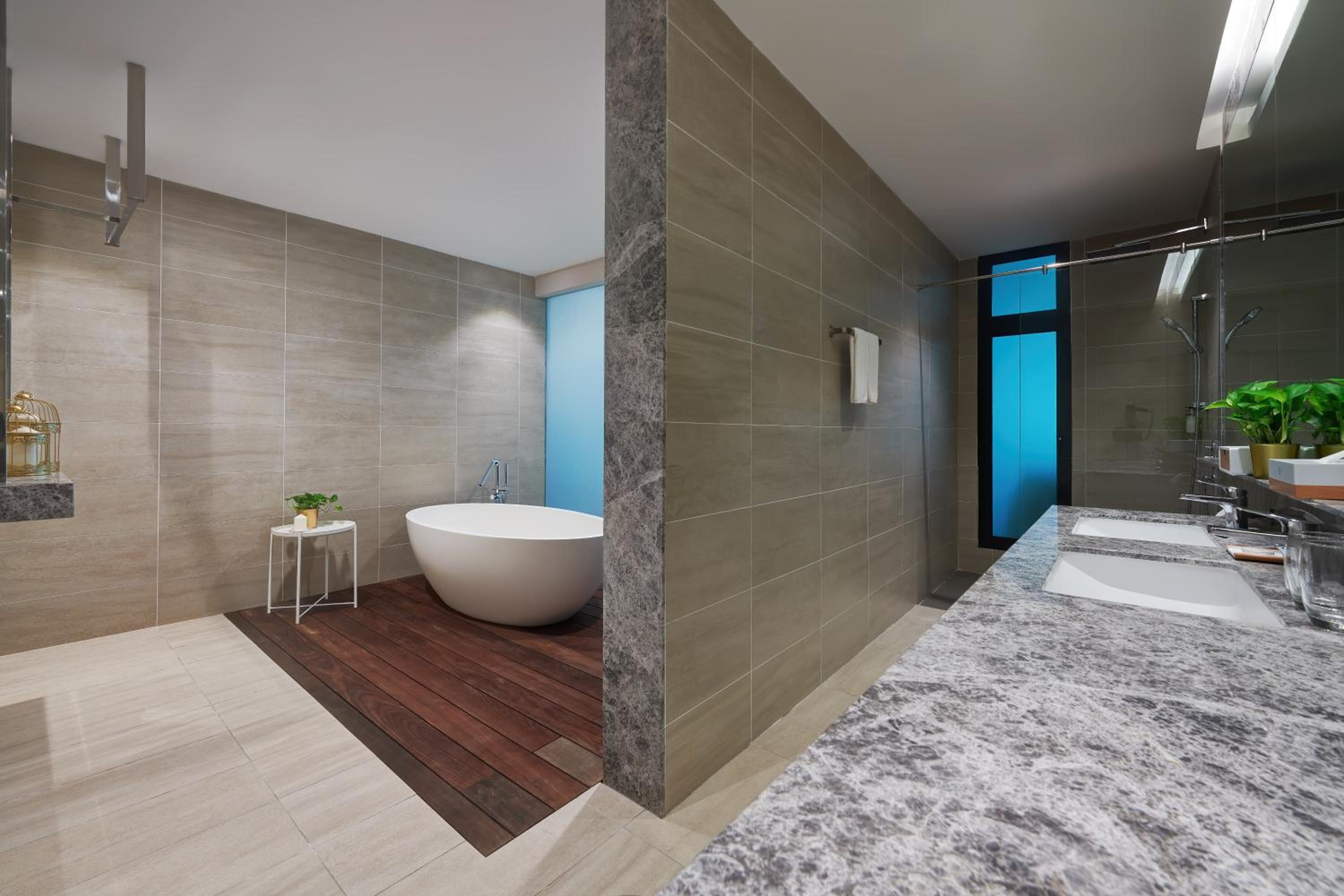 Executive Suite - Photo 3