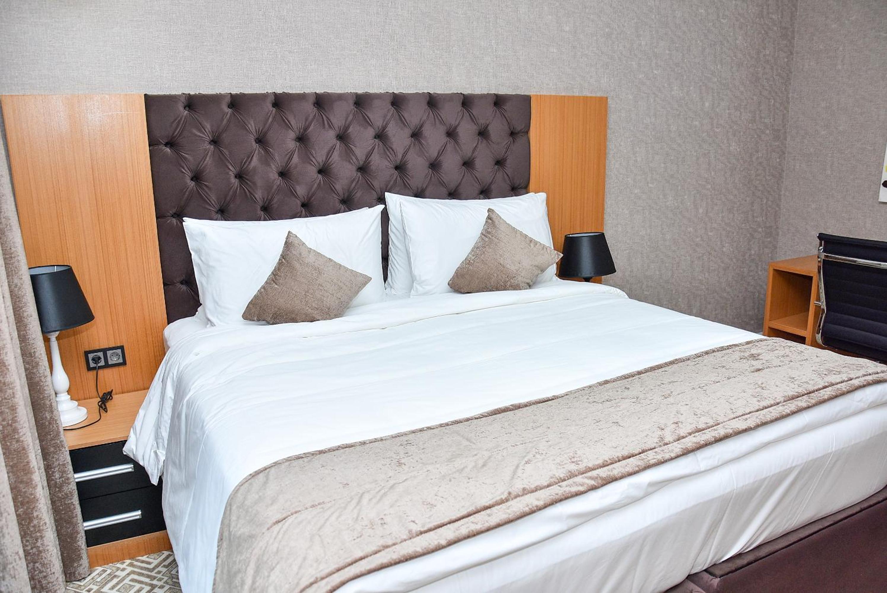 1 King Bed, Standard Room, Non-Smoking - Photo 3