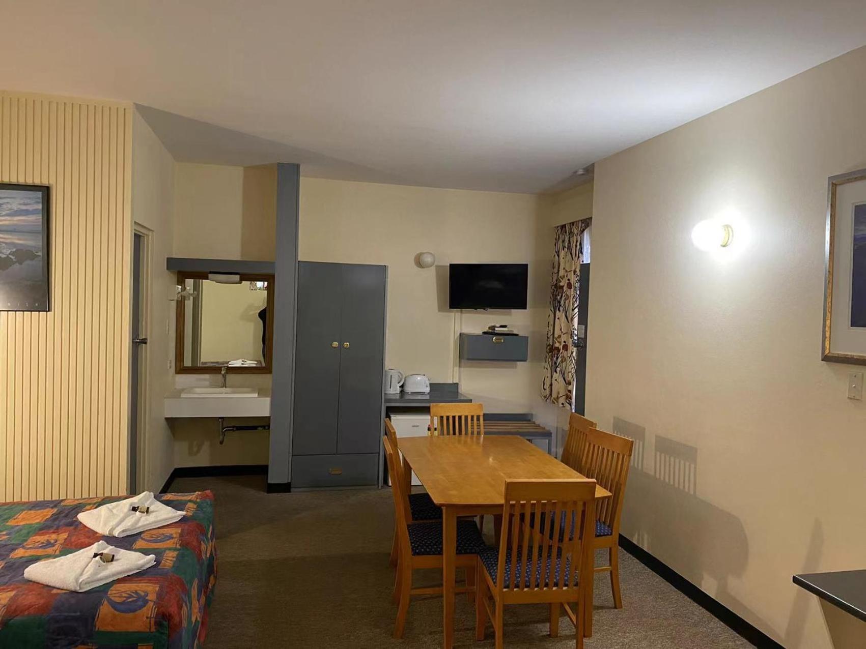 Standard Family Room - Photo 3