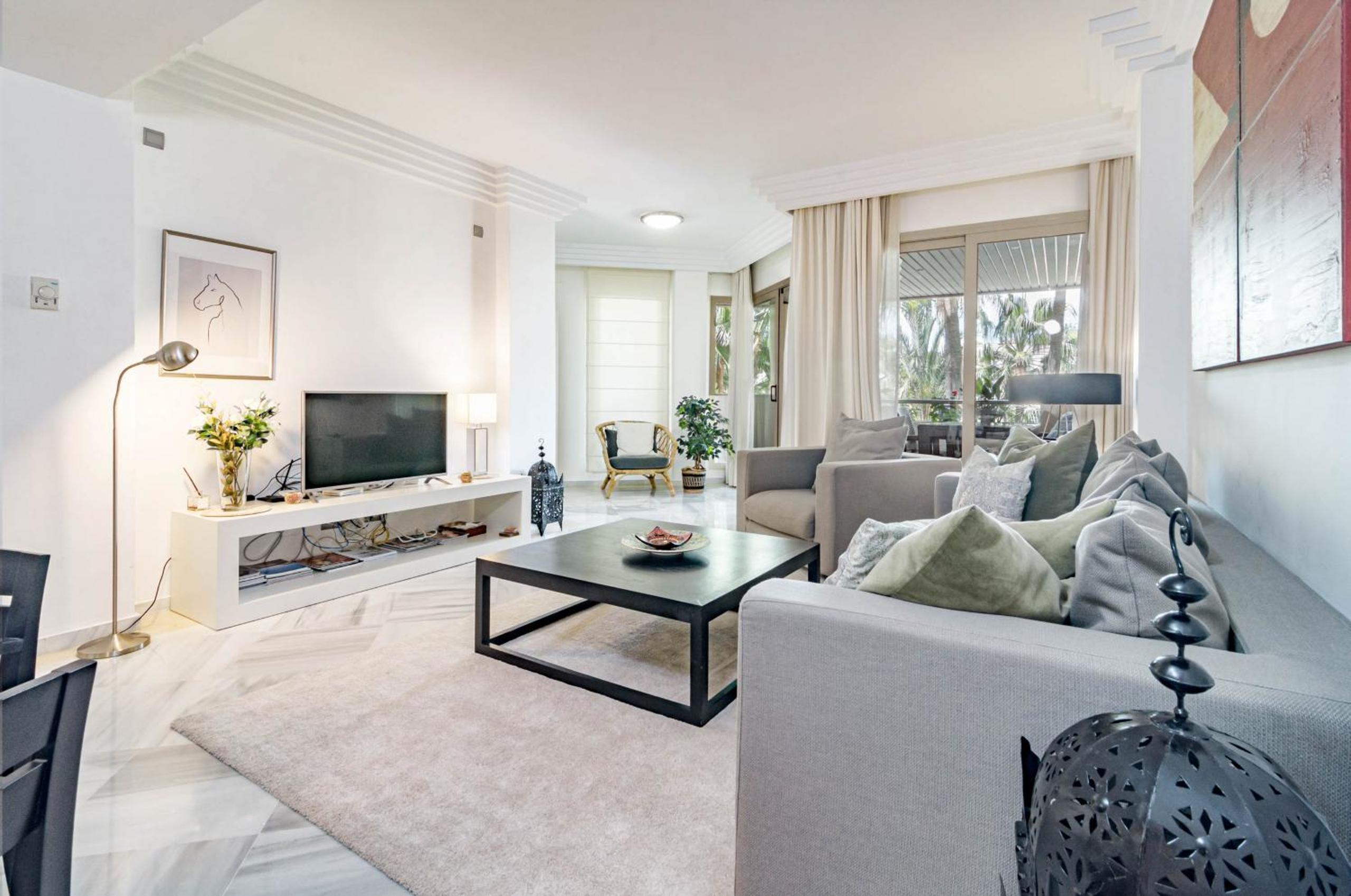 Apartamento con vista a la piscina