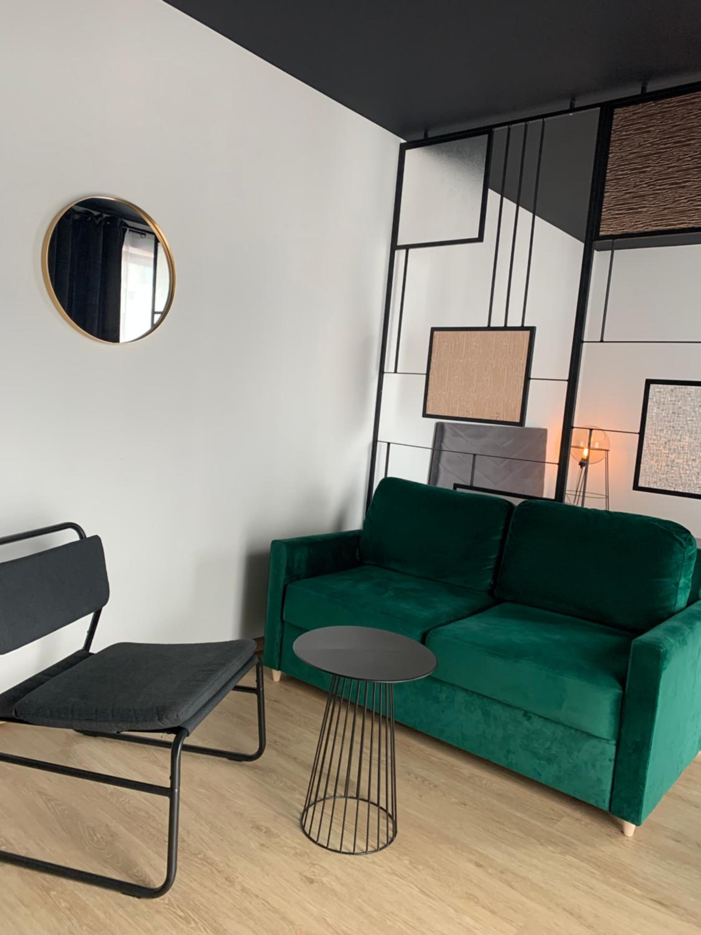 One-Bedroom Apartment - Photo 2