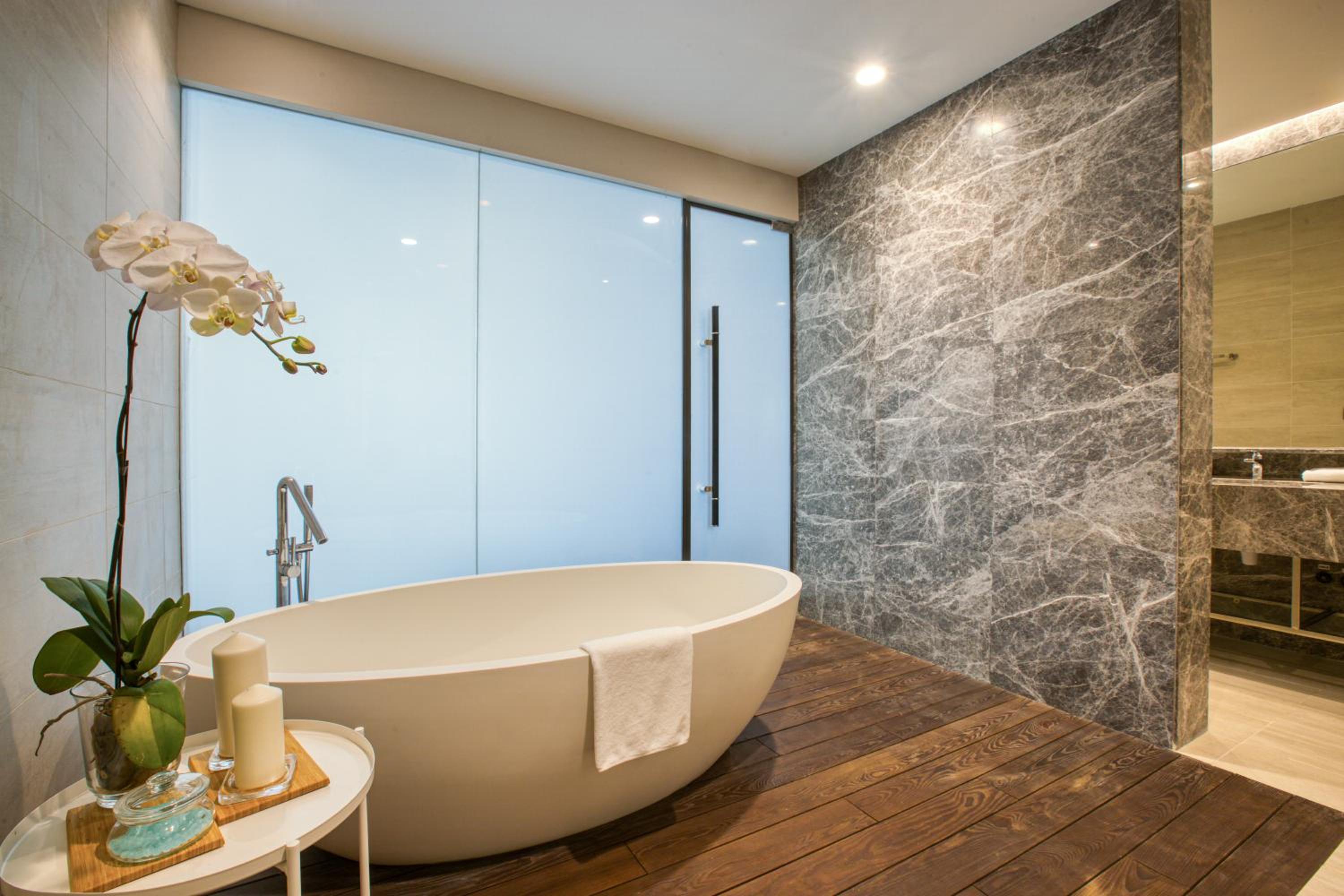 Executive Suite - Photo 1