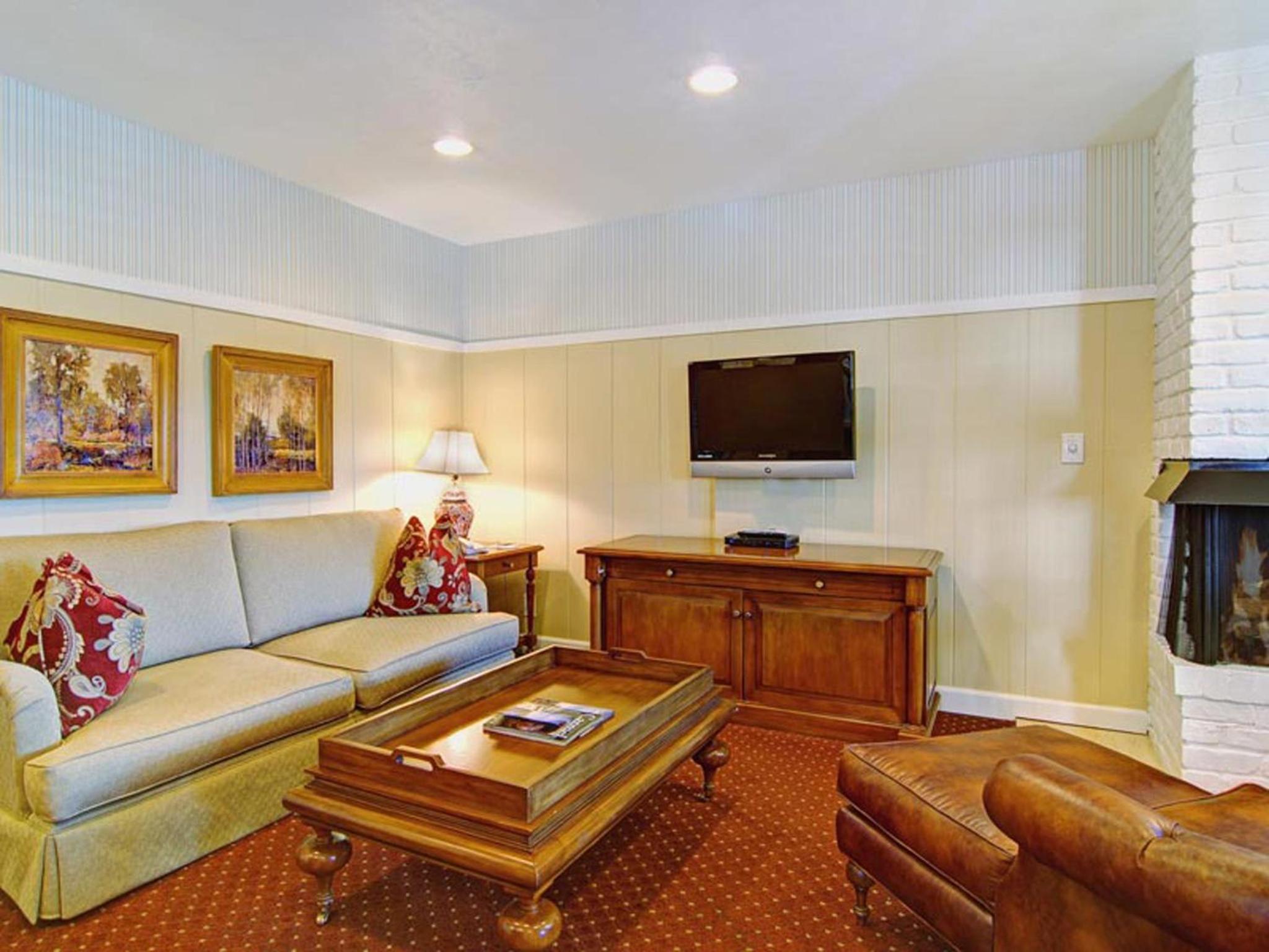 King Suite - Photo 3