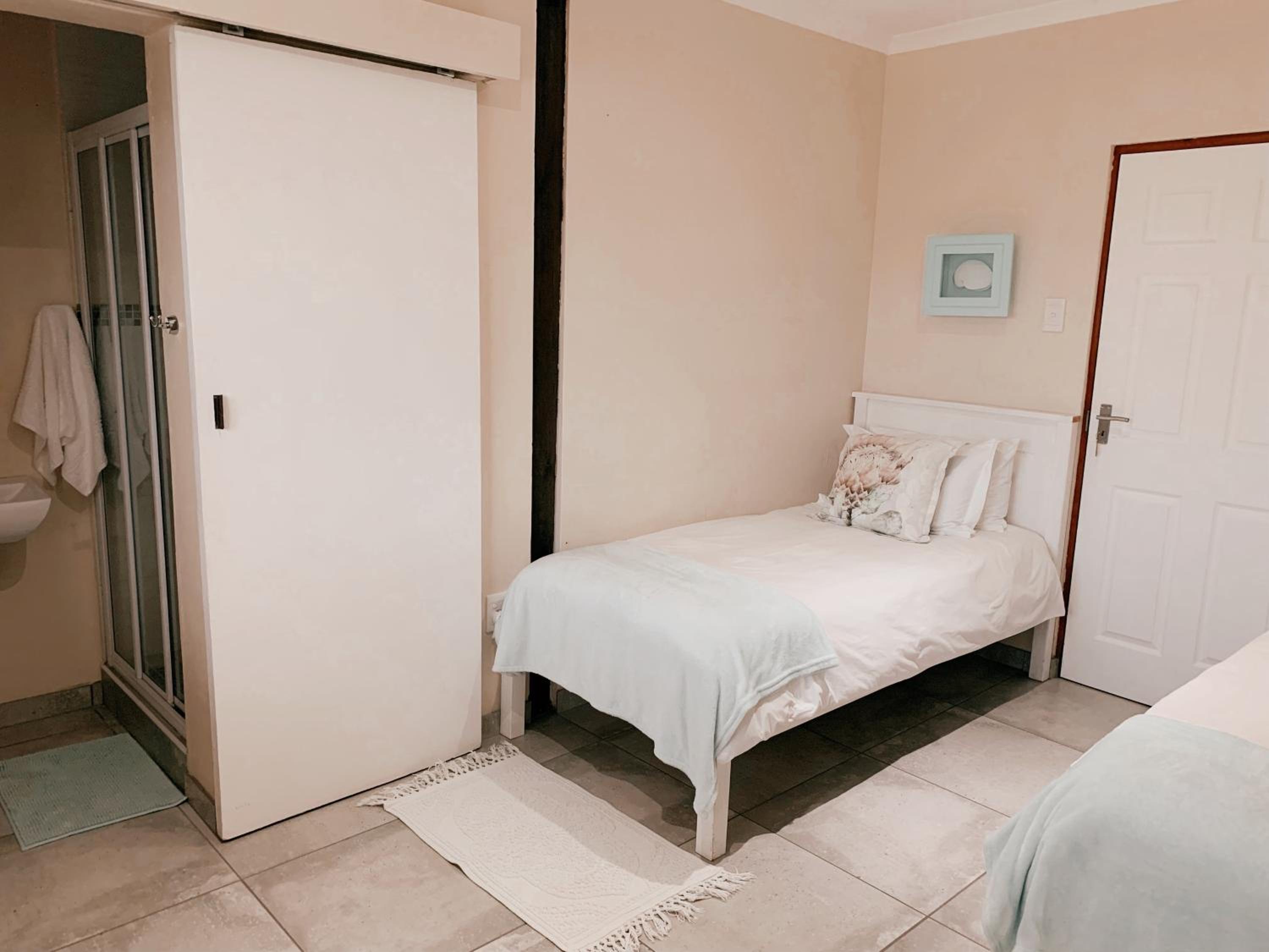 Three-Bedroom Apartment - Photo 14