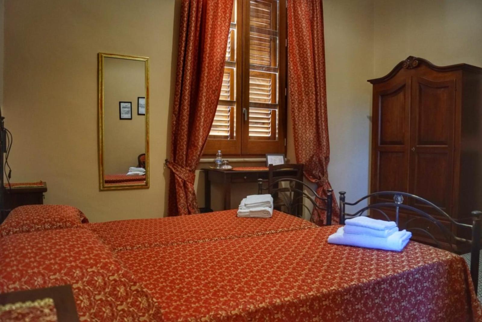 Twin Room - Photo 3