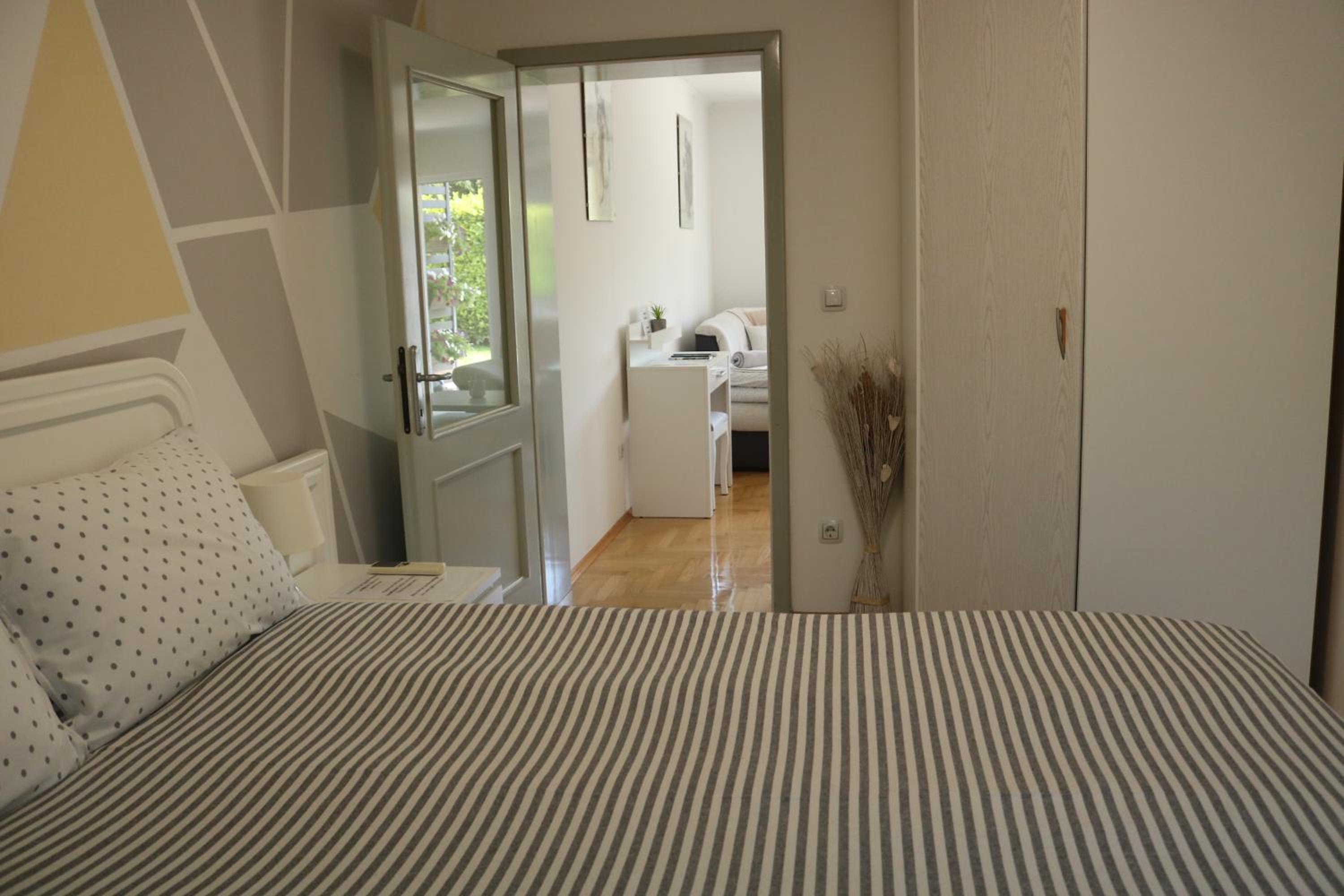 Apartment - Photo 2
