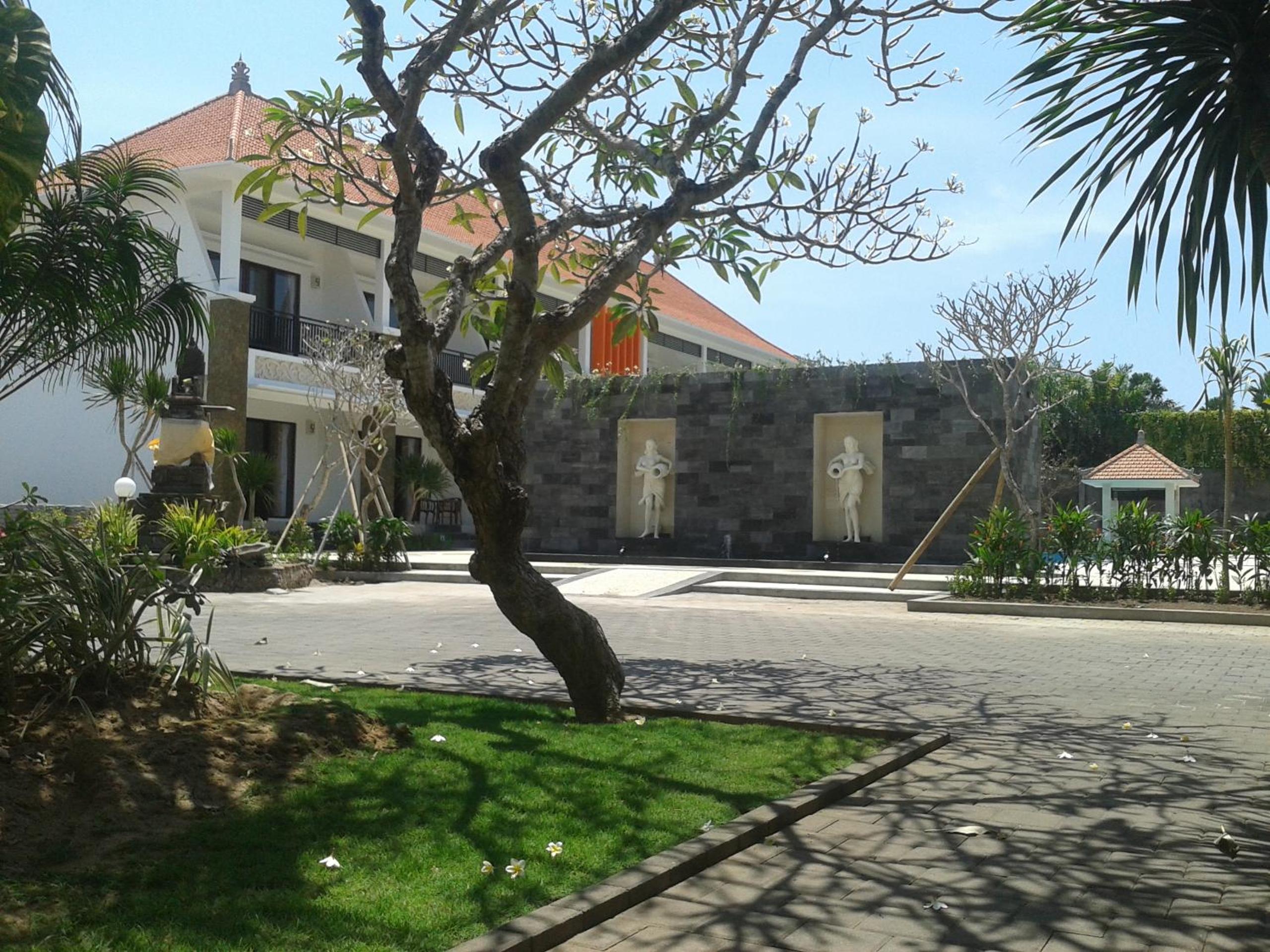 Deluxe Double Room with Pool View - Photo 4
