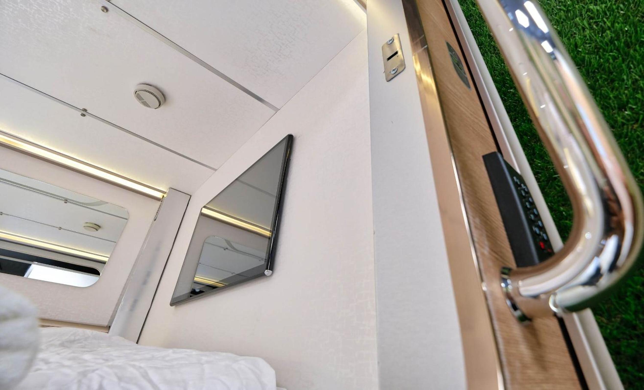 Double Capsule - Photo 22