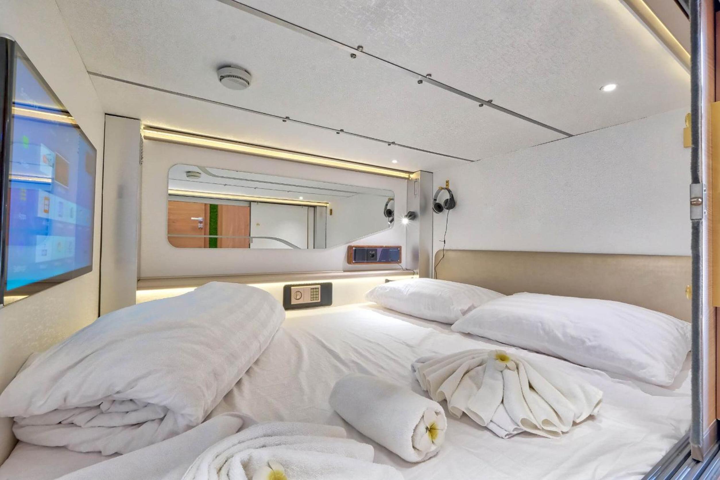 Double Capsule - Photo 8