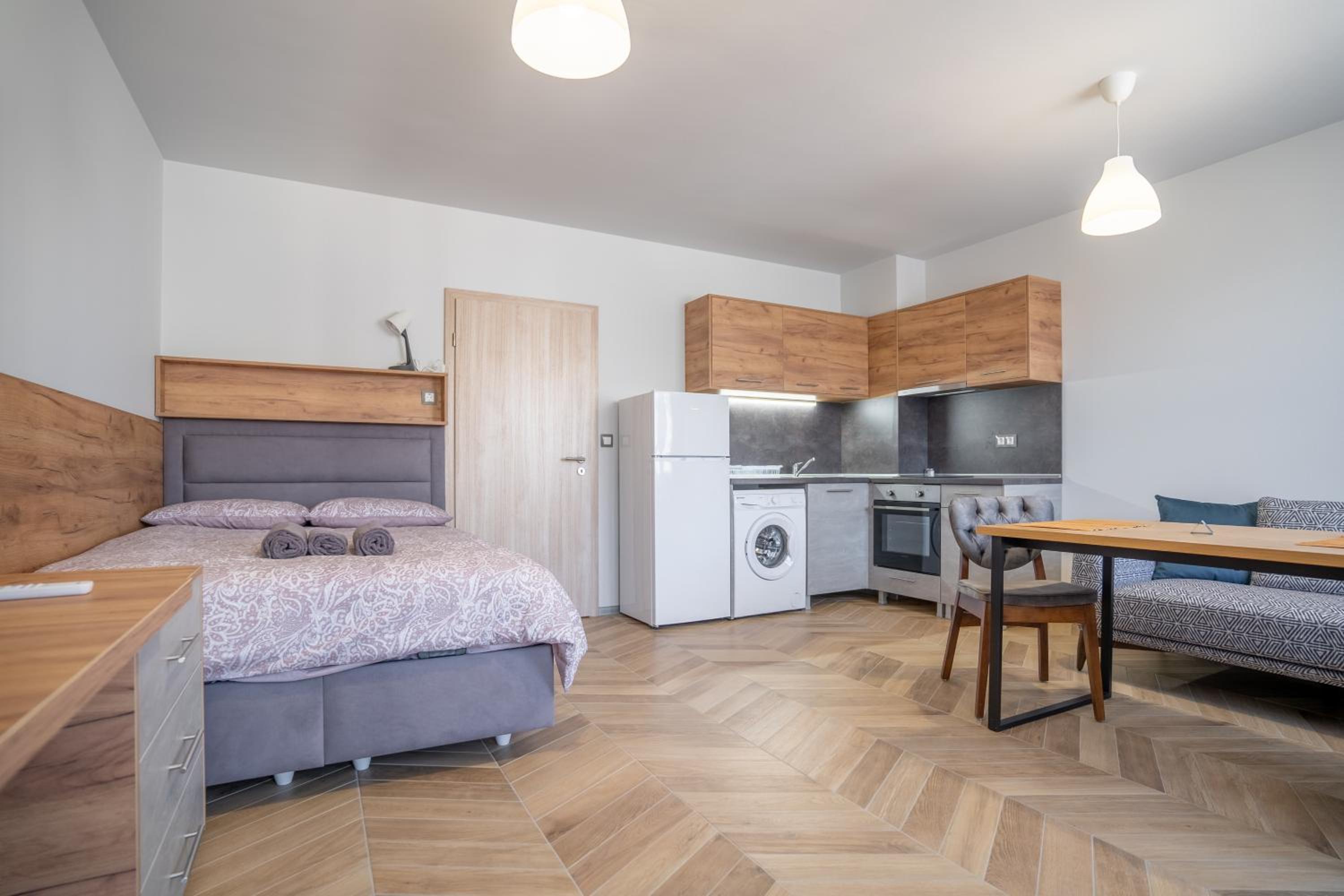 Apartment with Mountain View