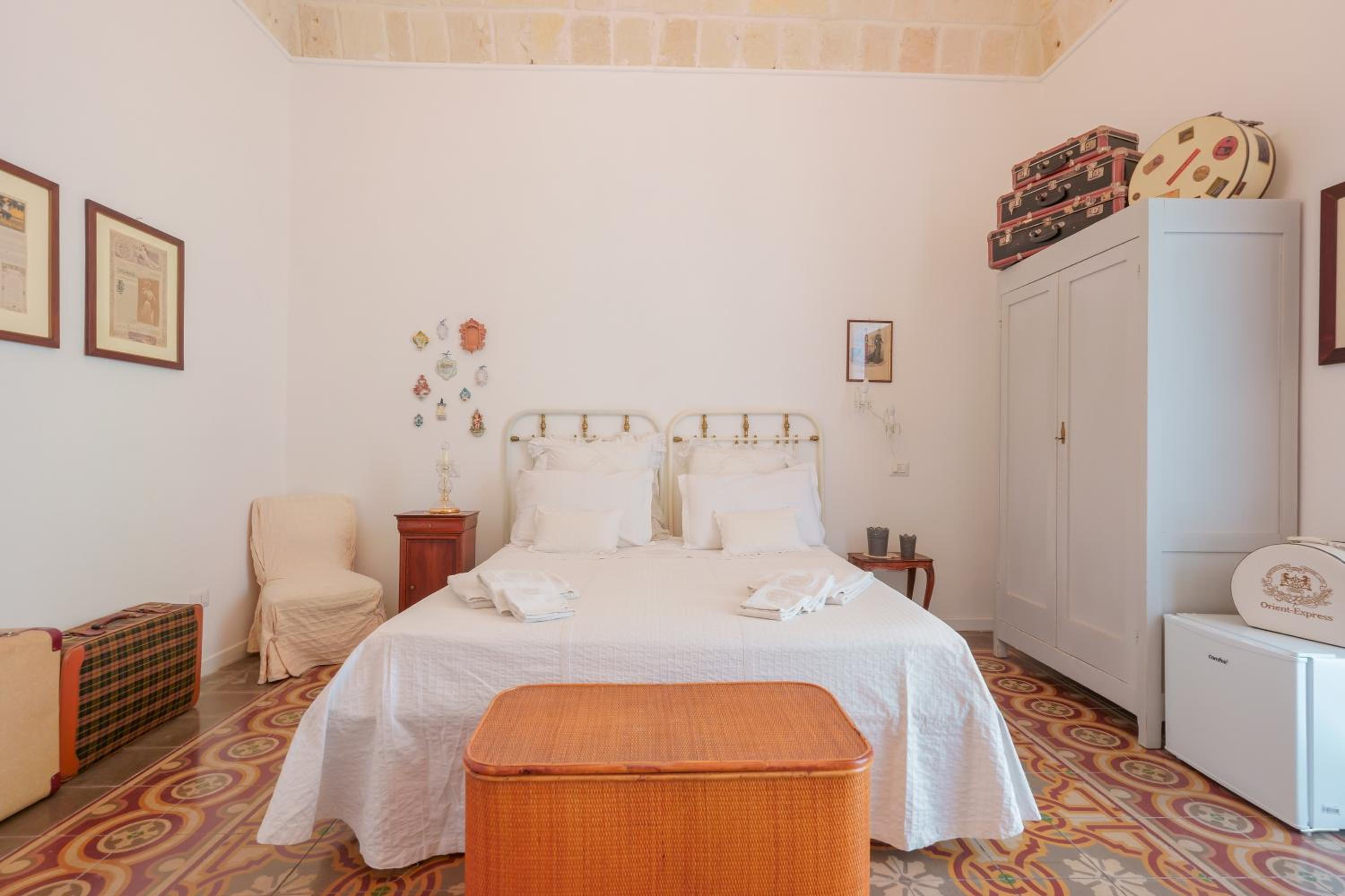 Double Room with Private External Bathroom - Photo 3