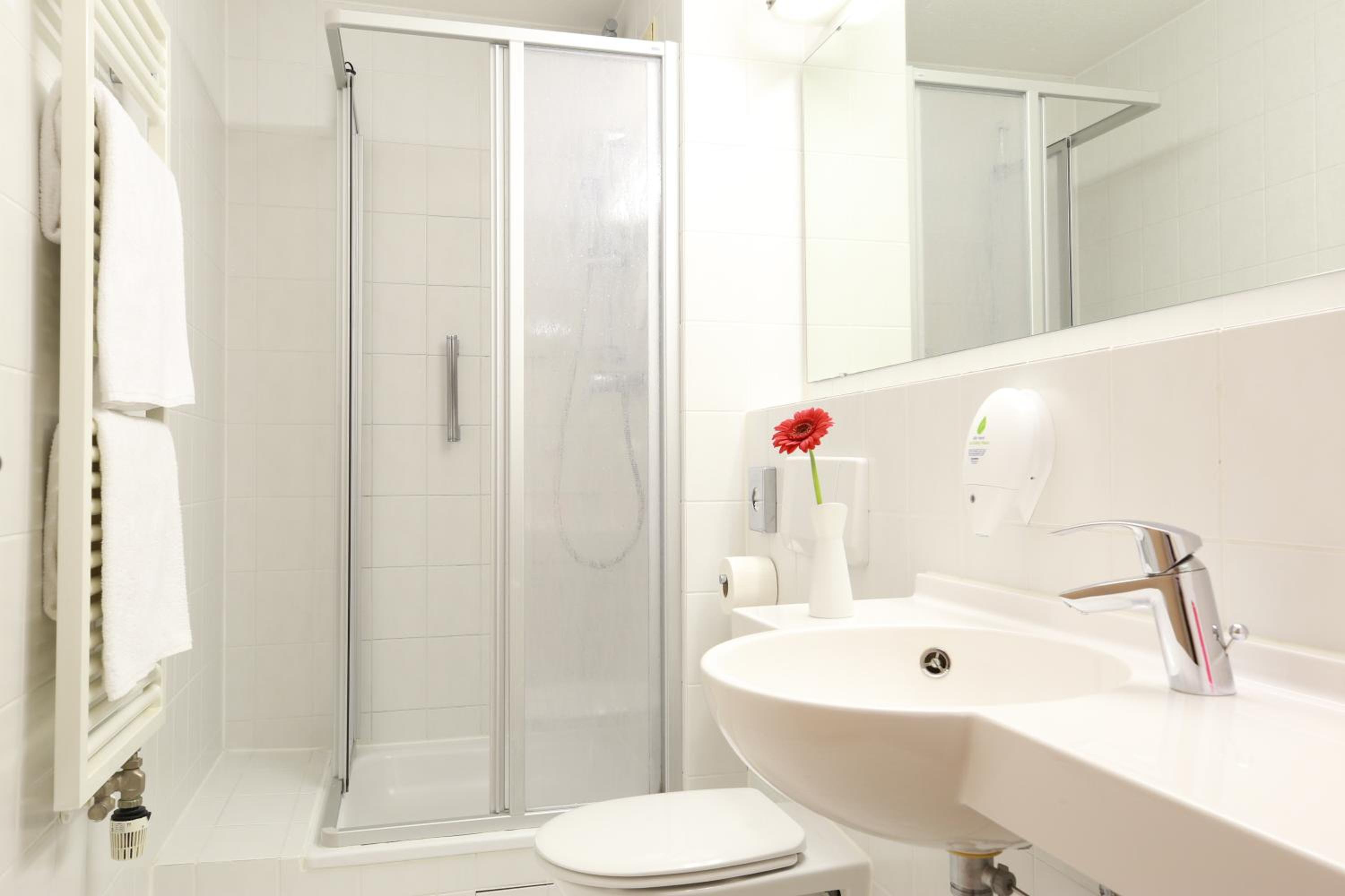 Standard Twin Room - Photo 2