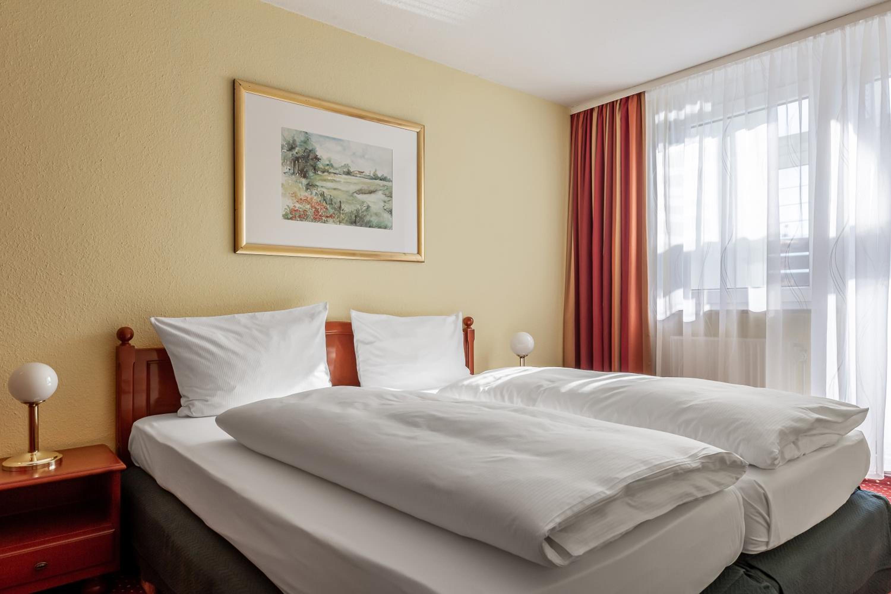 Standard Twin Room - Photo 7