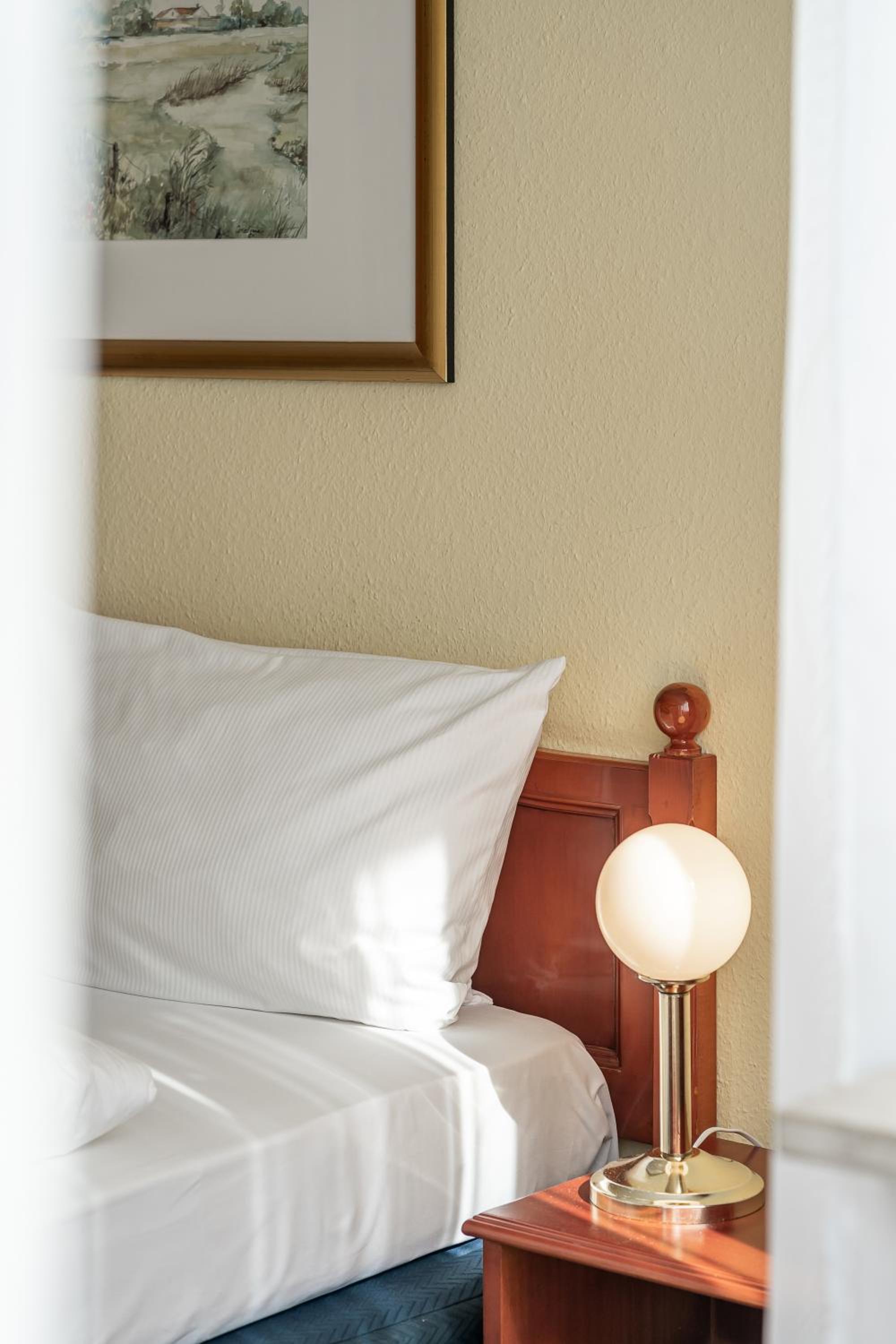 Standard Twin Room - Photo 3