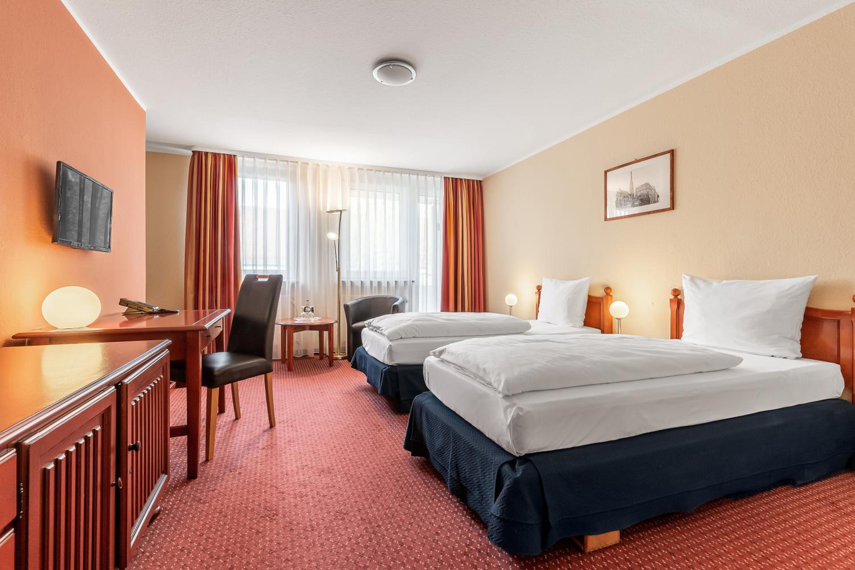 Standard Twin Room - Photo 1
