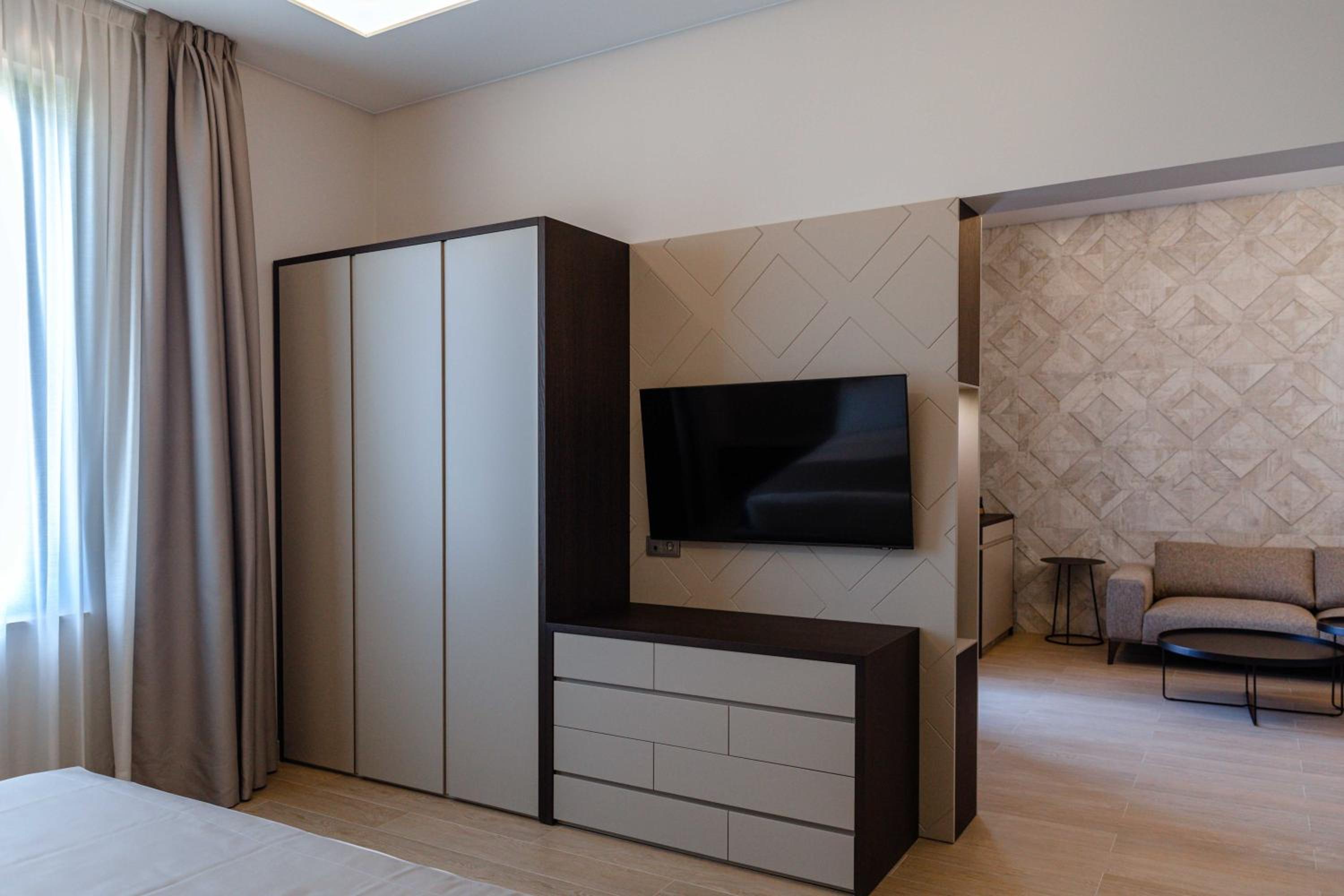 Deluxe Suite with Sea View photo 3