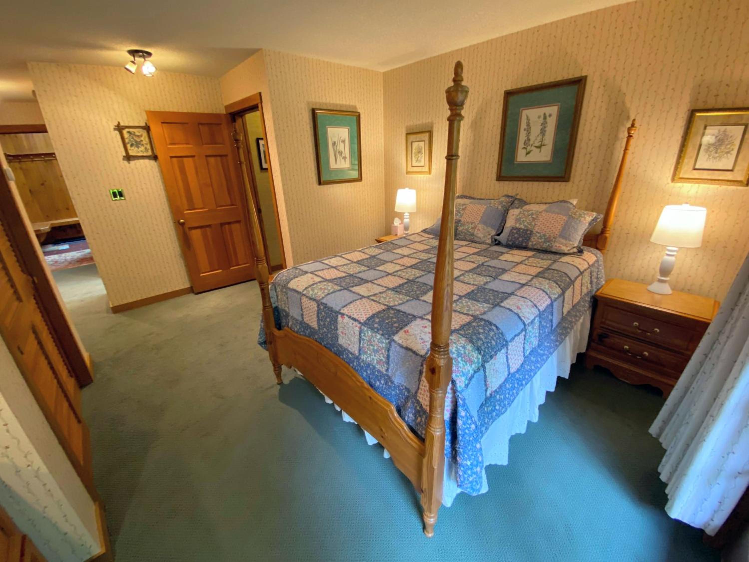 Four-Bedroom House - Photo 22