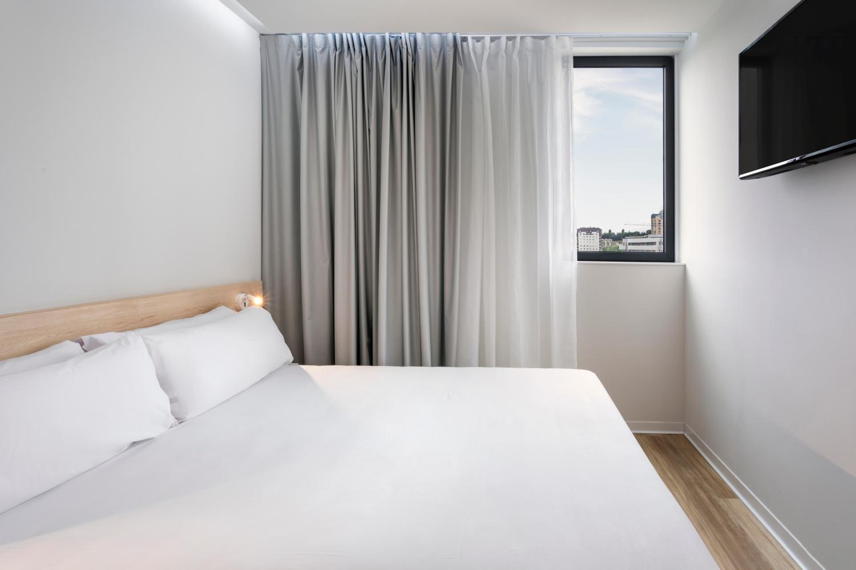 Double Room - Photo 7
