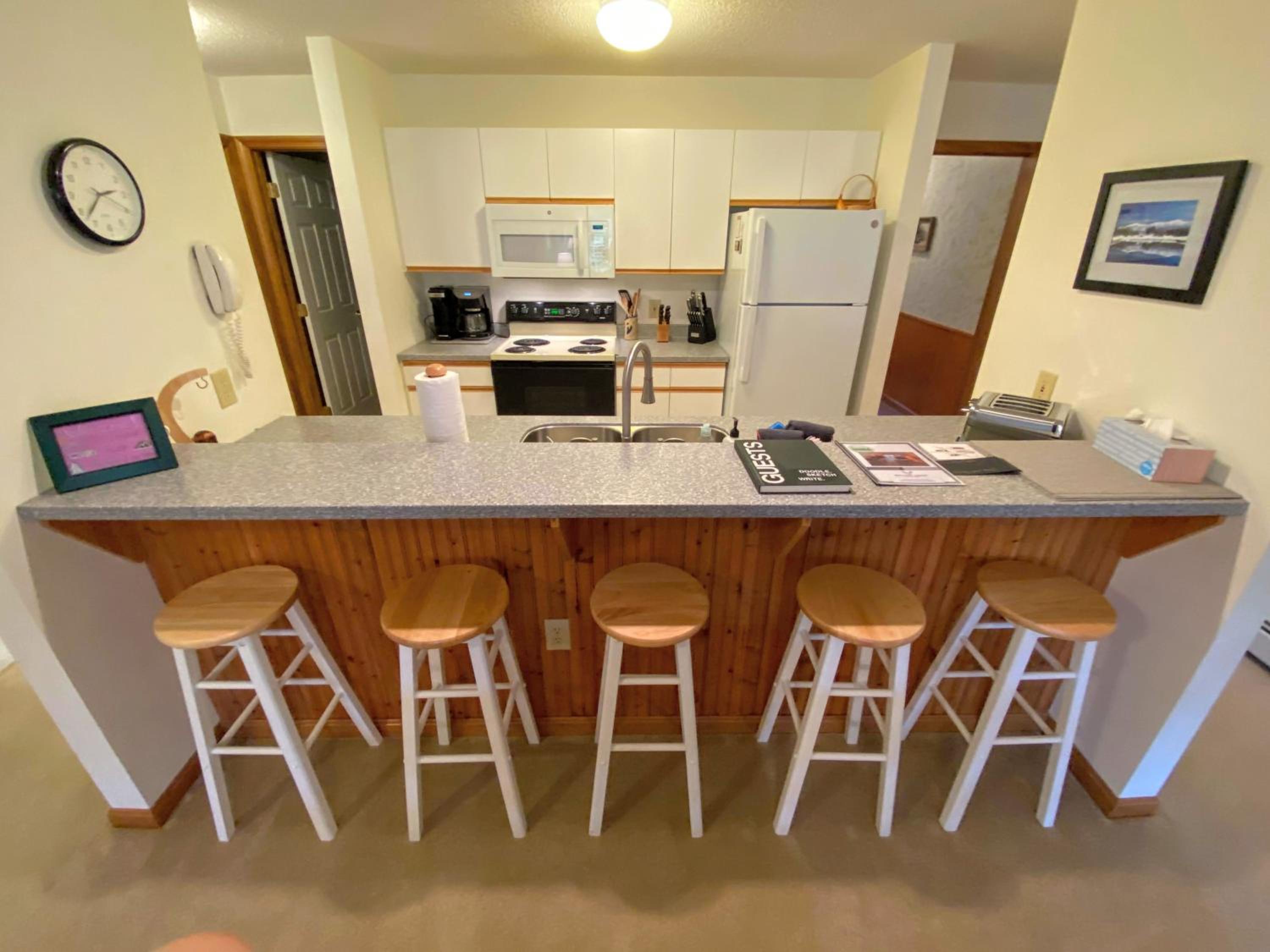 Three-Bedroom Apartment - Photo 13