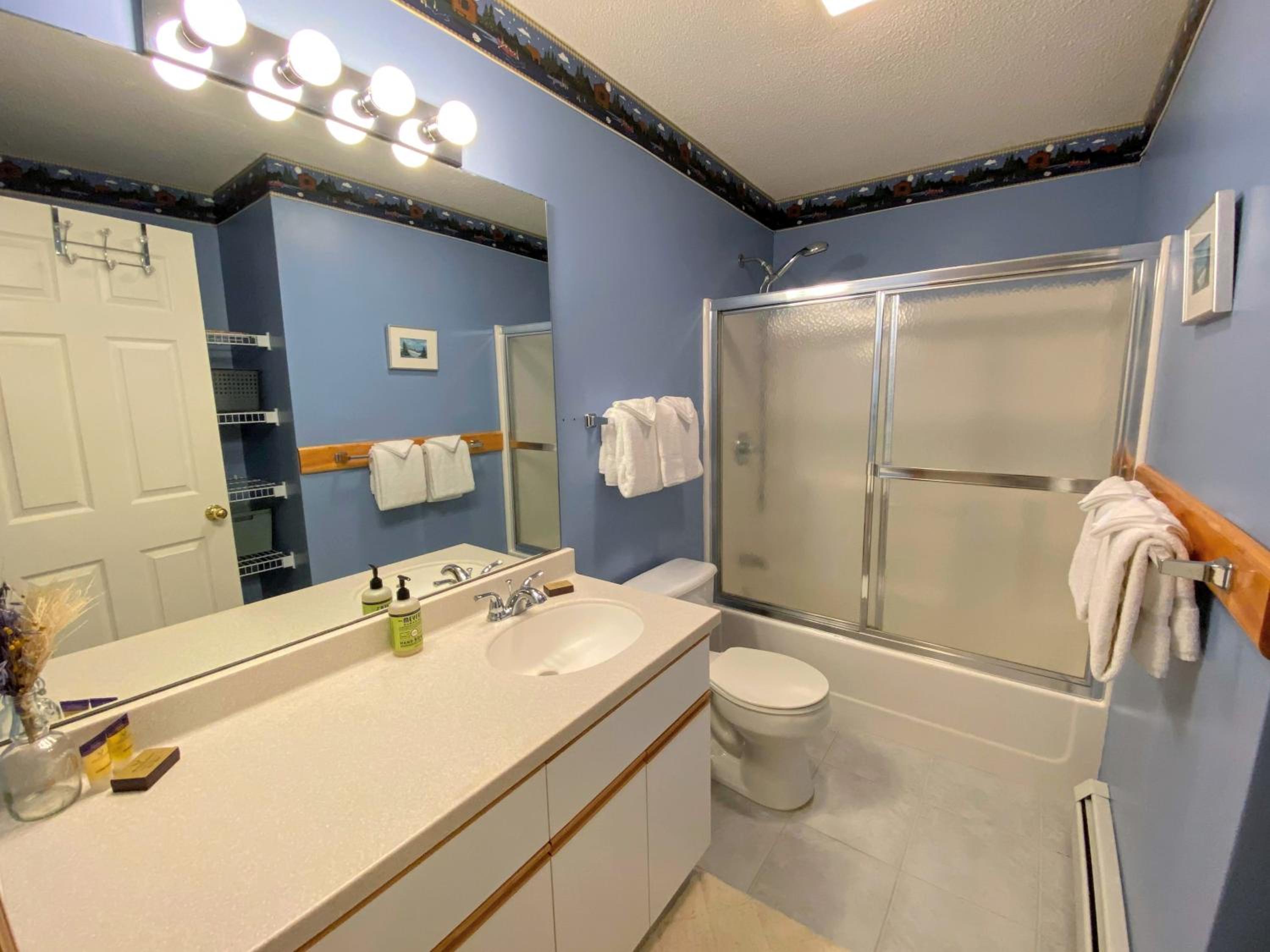Three-Bedroom Apartment - Photo 9