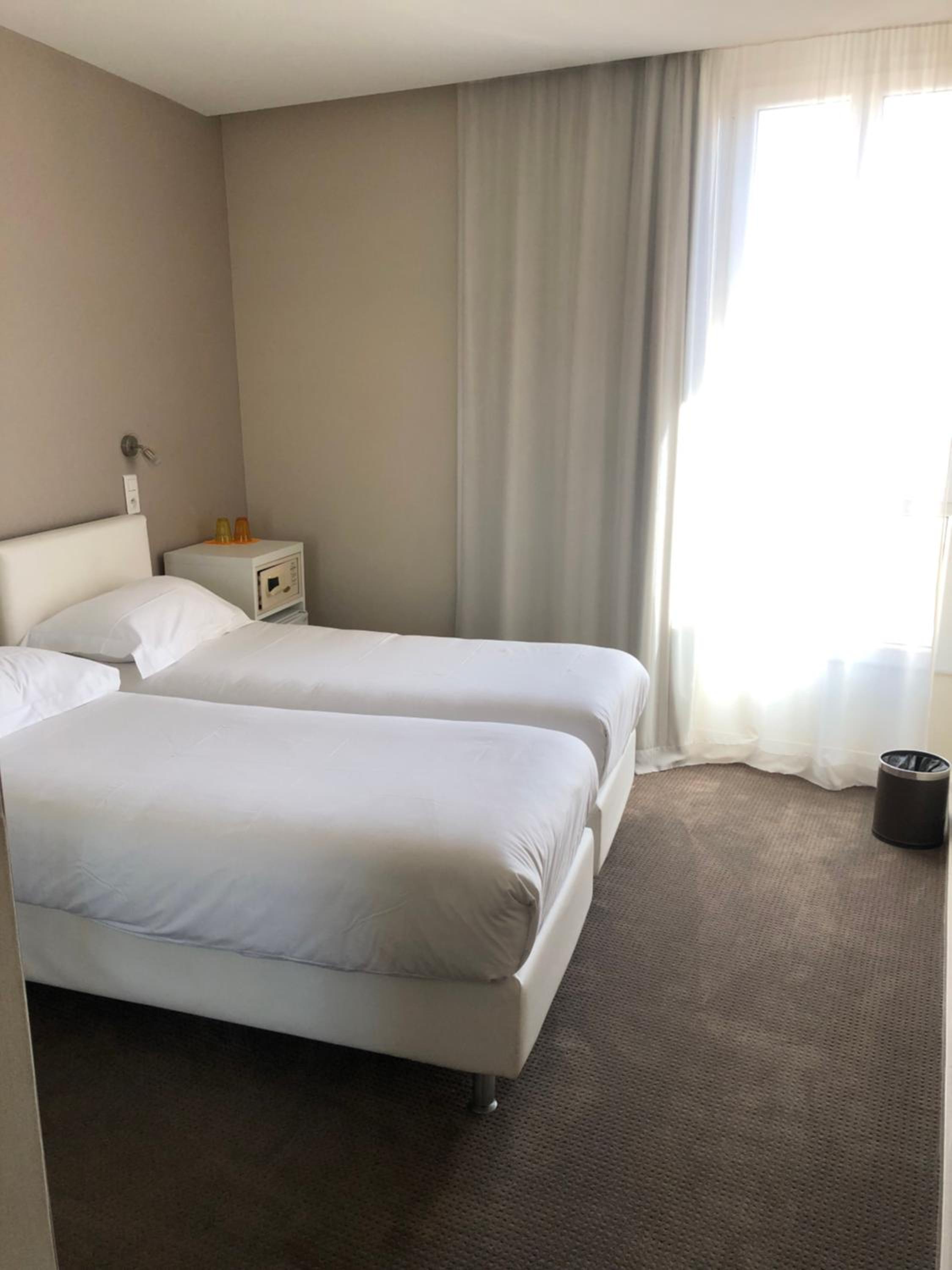Standard Twin Room photo 2