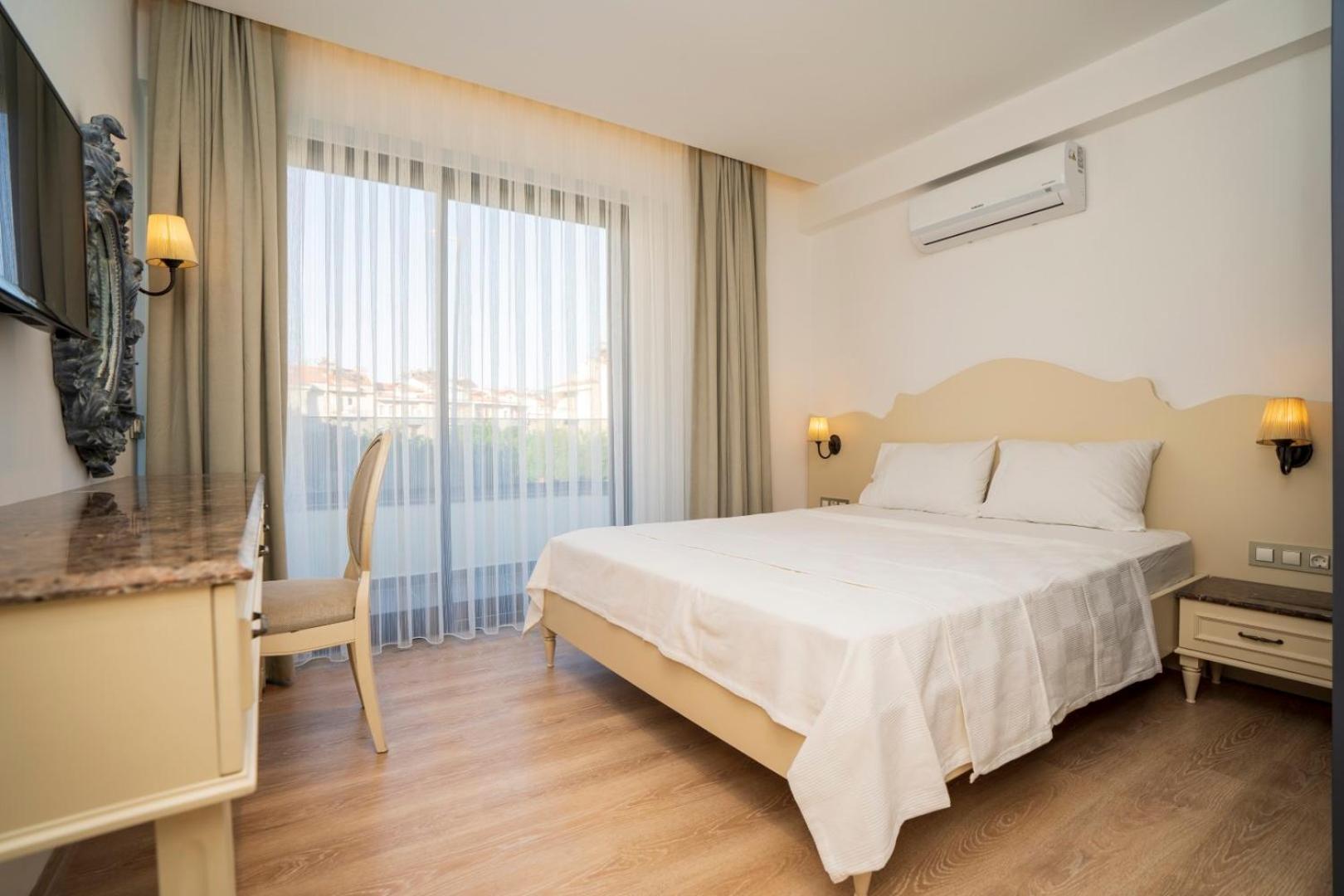 Deluxe Room - Photo 10