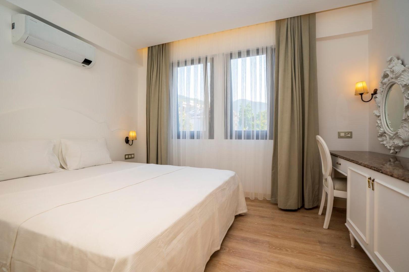 Deluxe Room - Photo 3