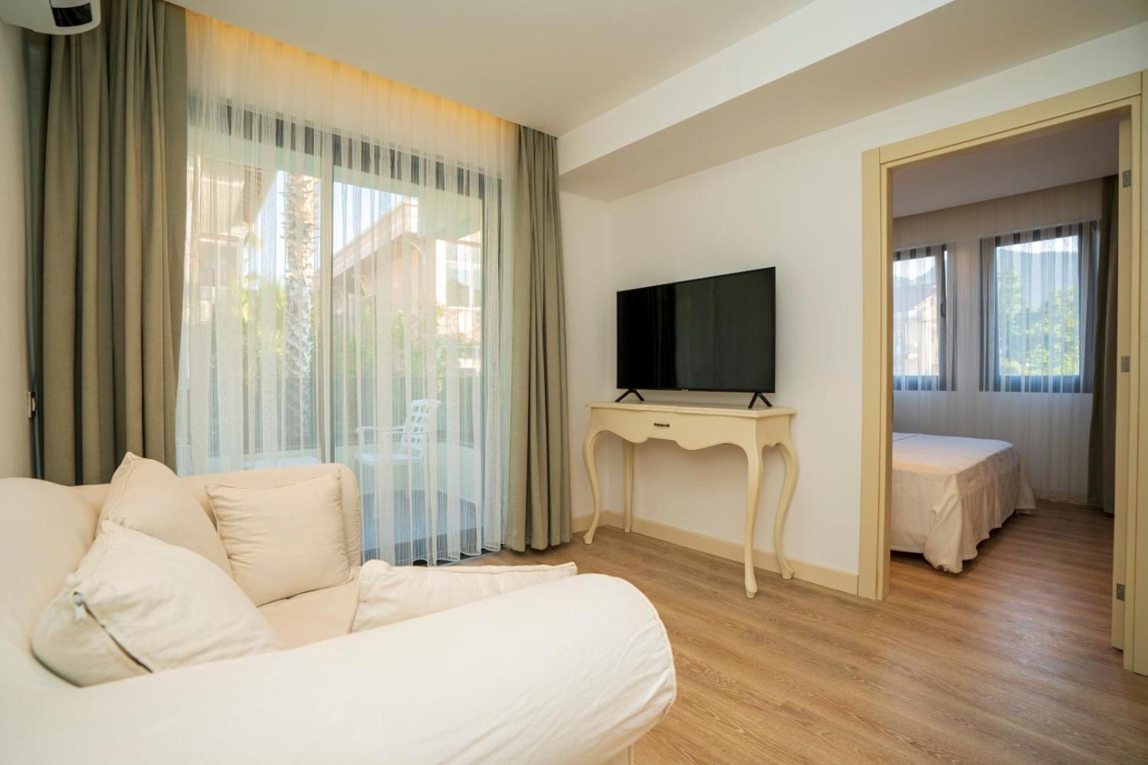 Deluxe Room - Photo 6