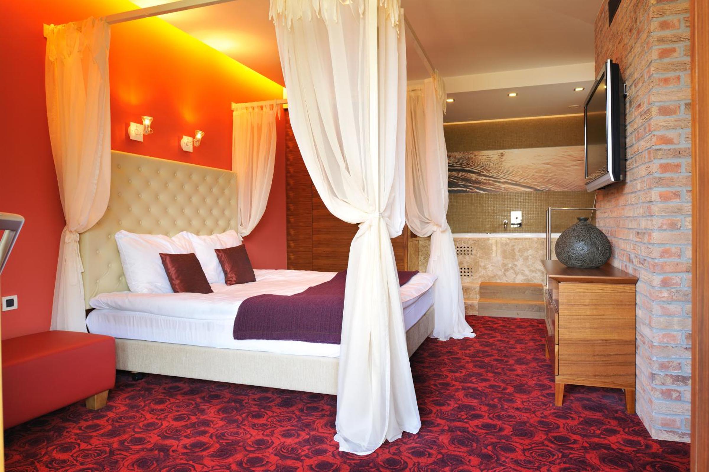 Suite - Photo 31