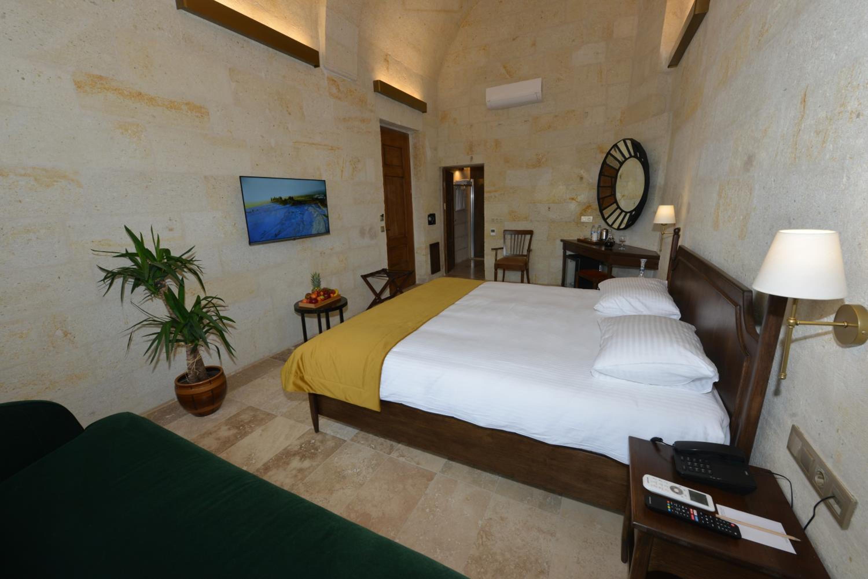 Deluxe Room - Photo 1