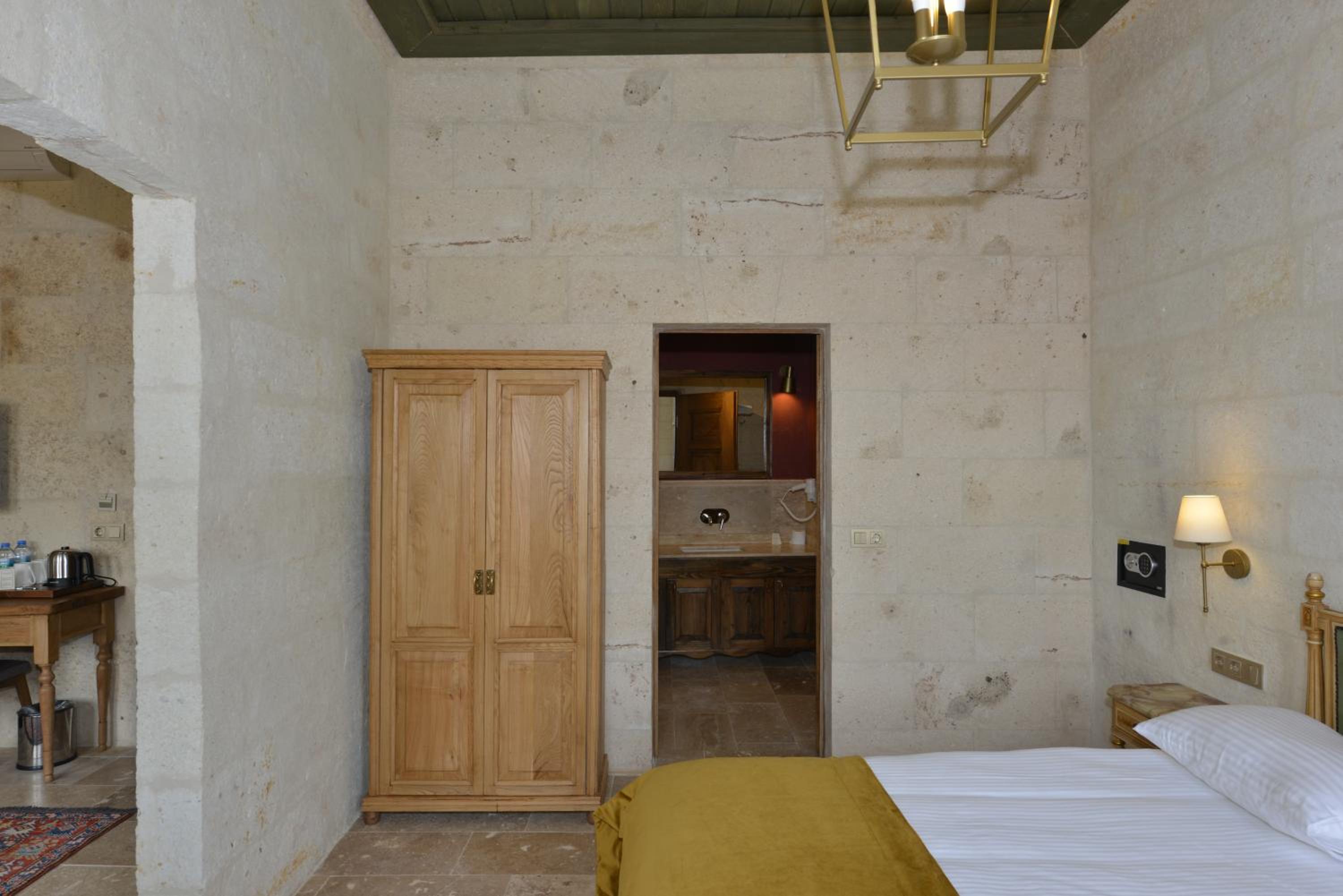 Deluxe Room - Photo 5