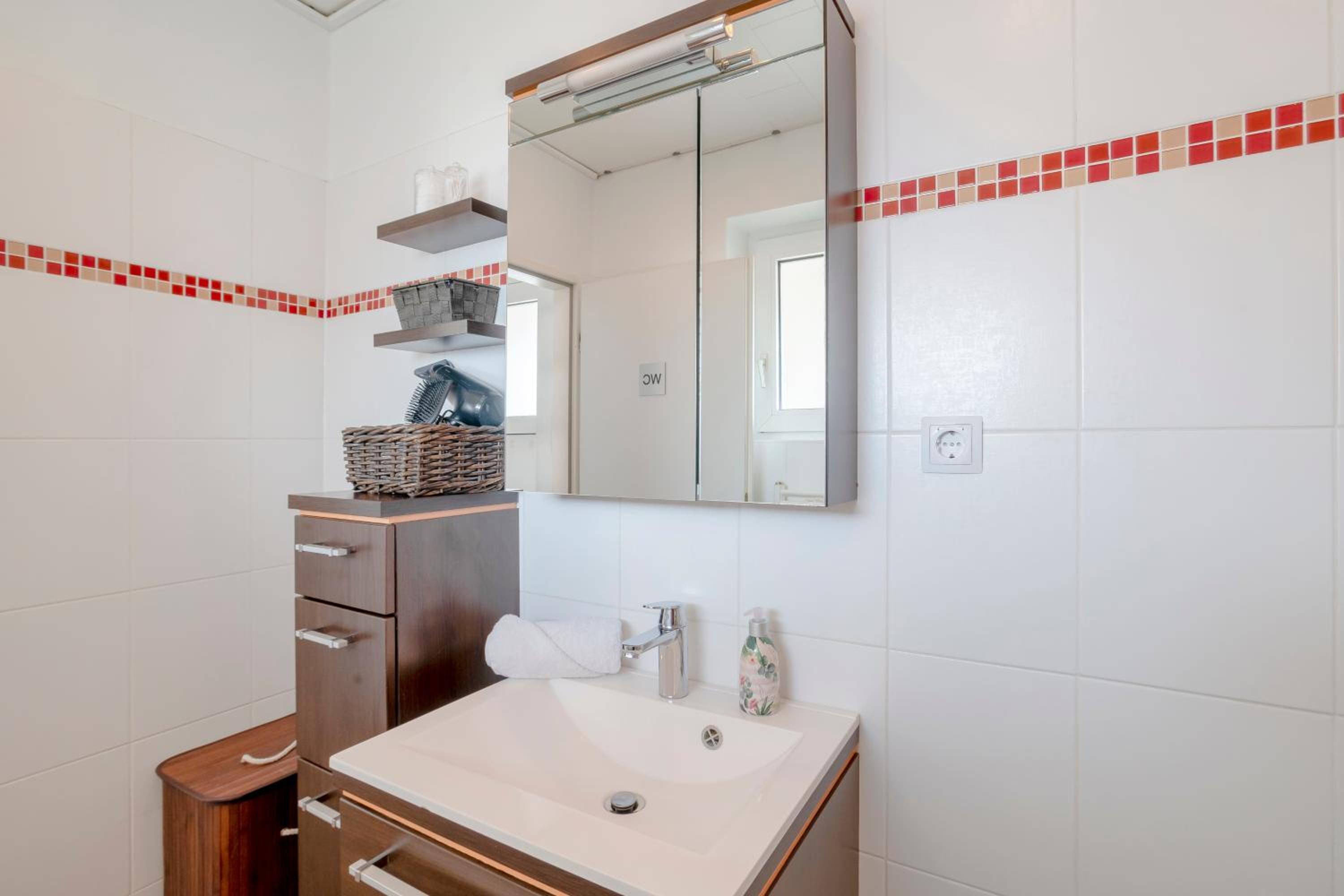 One-Bedroom Apartment - Photo 11
