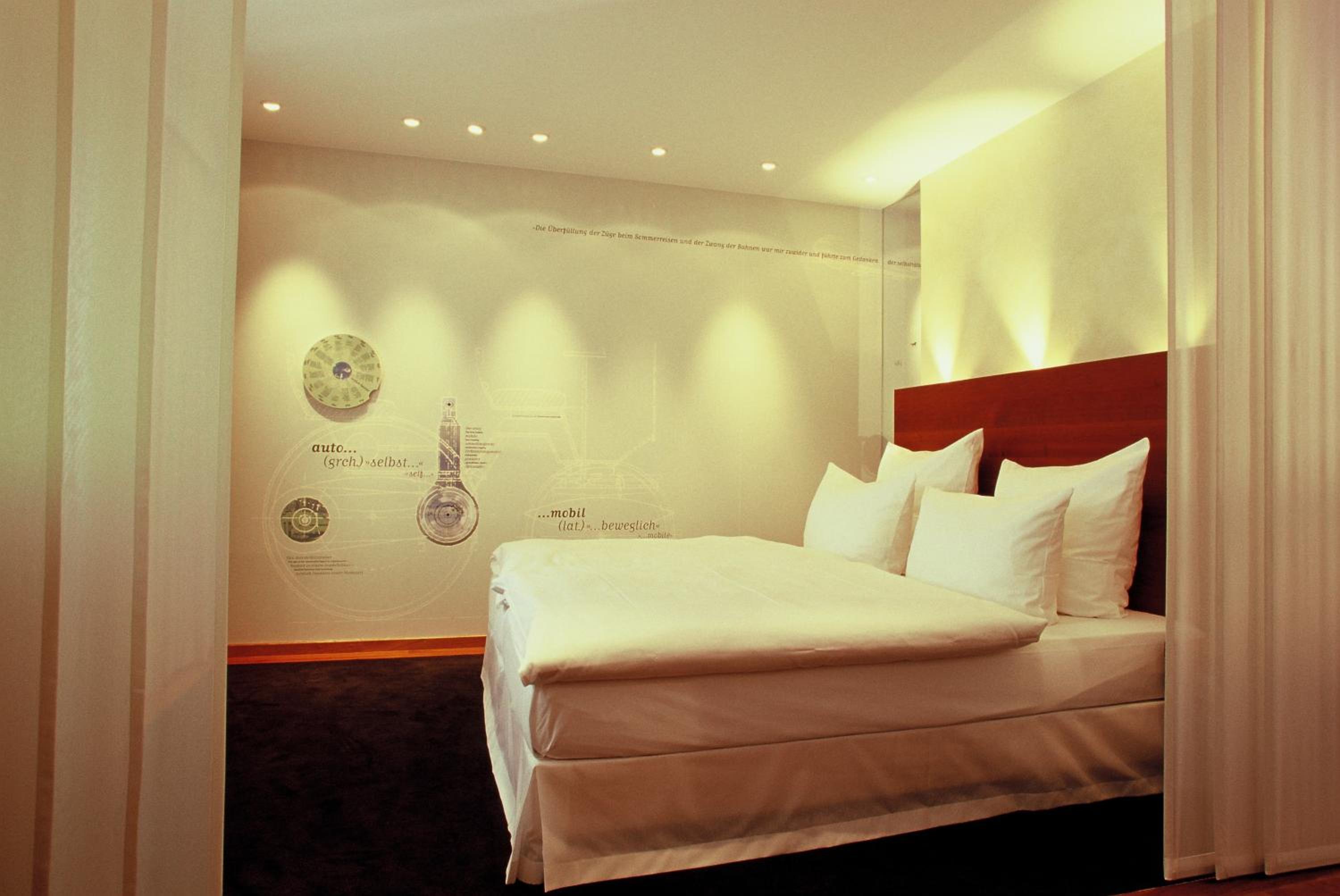 Themed Apartment - Photo 6
