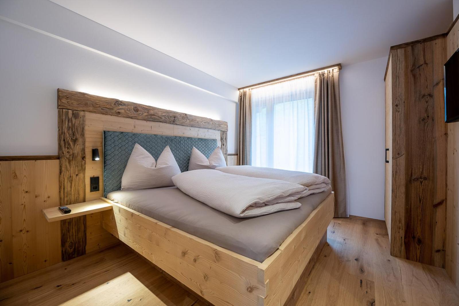 Two-Bedroom Deluxe Apartment with Garden View