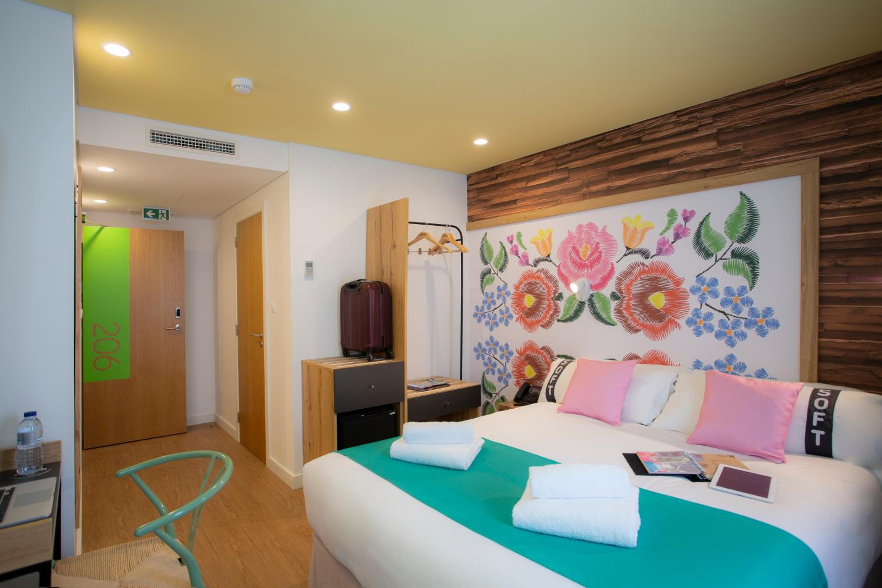 Double Room with Balcony - Photo 7