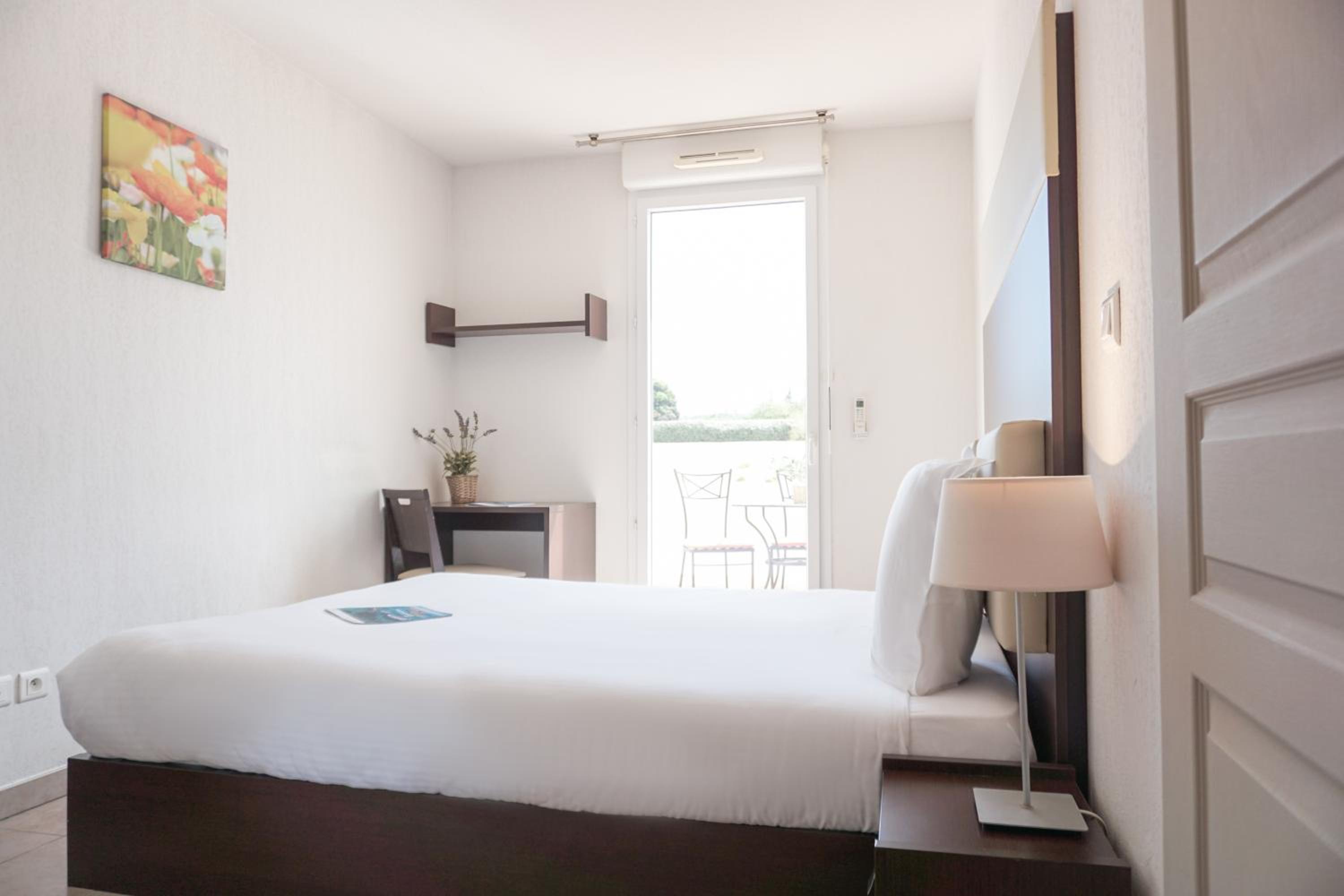 One-Bedroom Apartment - Photo 4