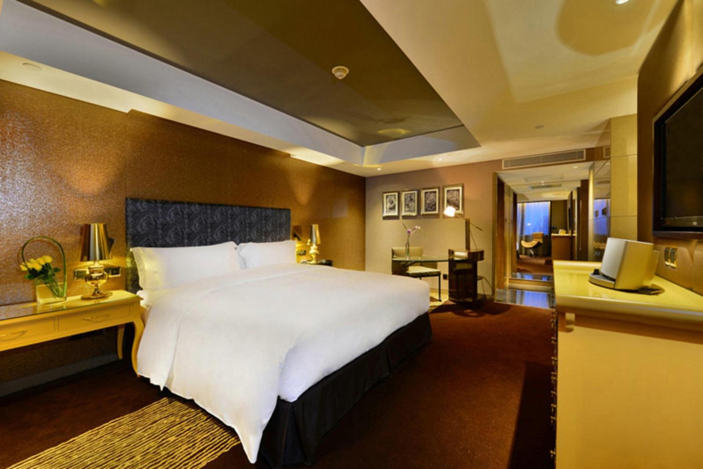 LUXURY ROOM with 1 King Size Bed, Club Millésime Access - Photo 9