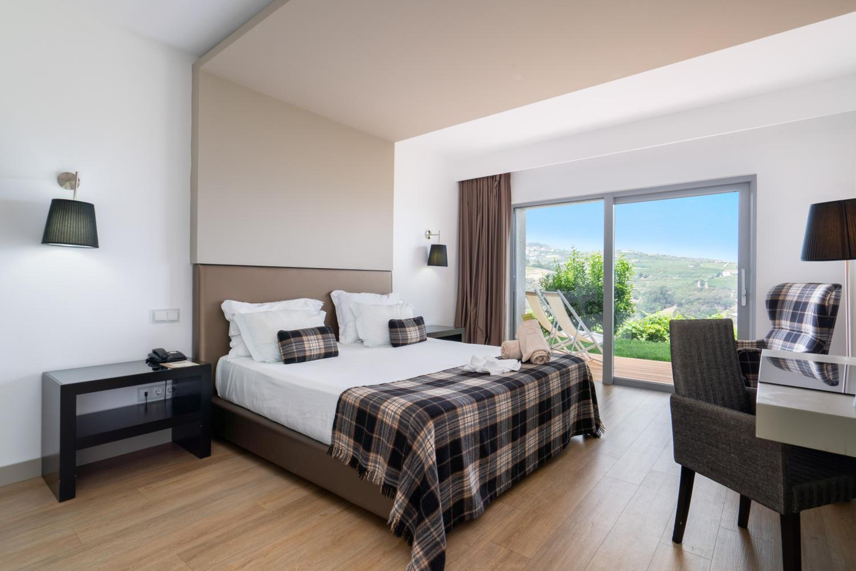Double Room with Terrace and River View - Ground Floor - Photo 7