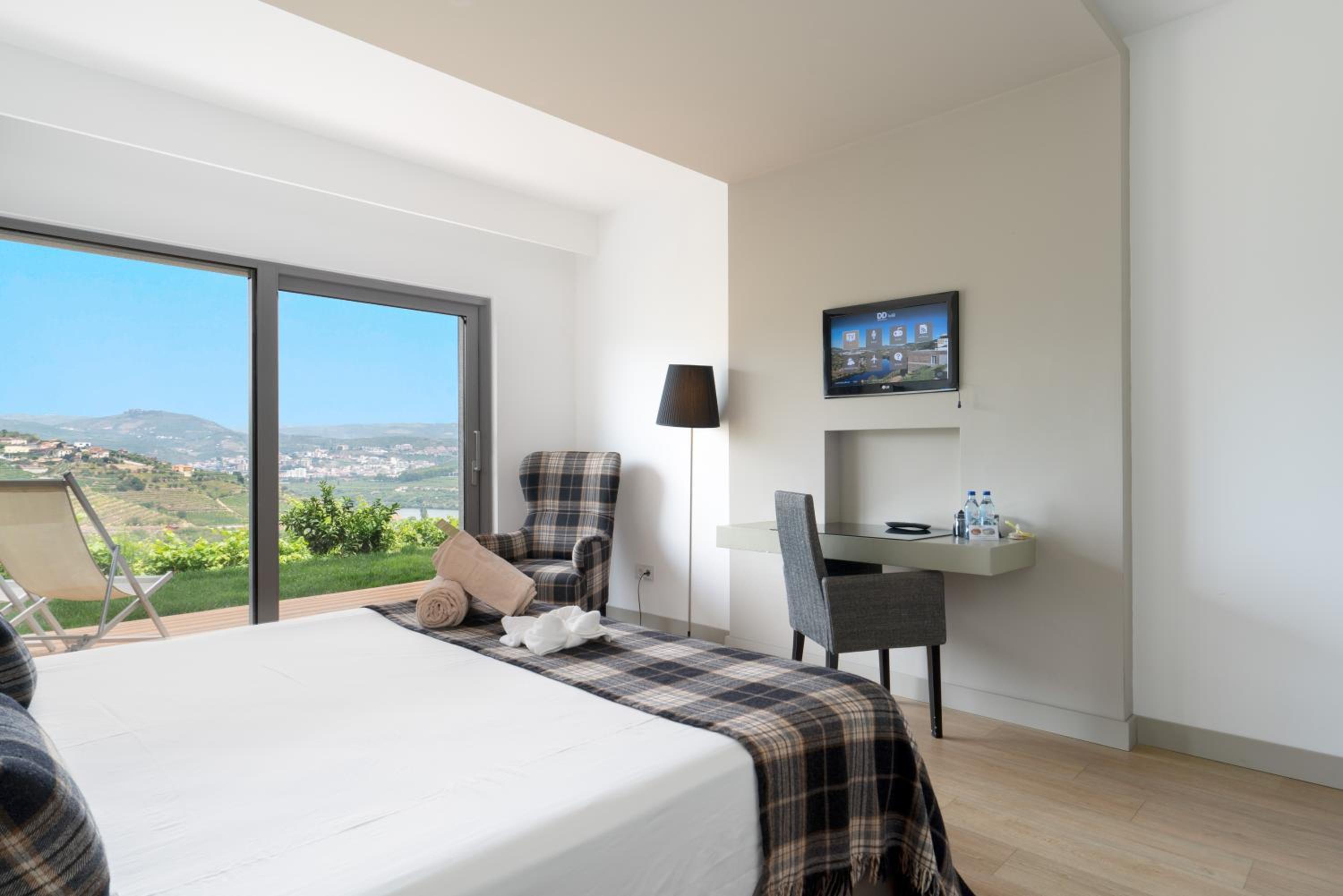 Double Room with Terrace and River View - Ground Floor - Photo 10