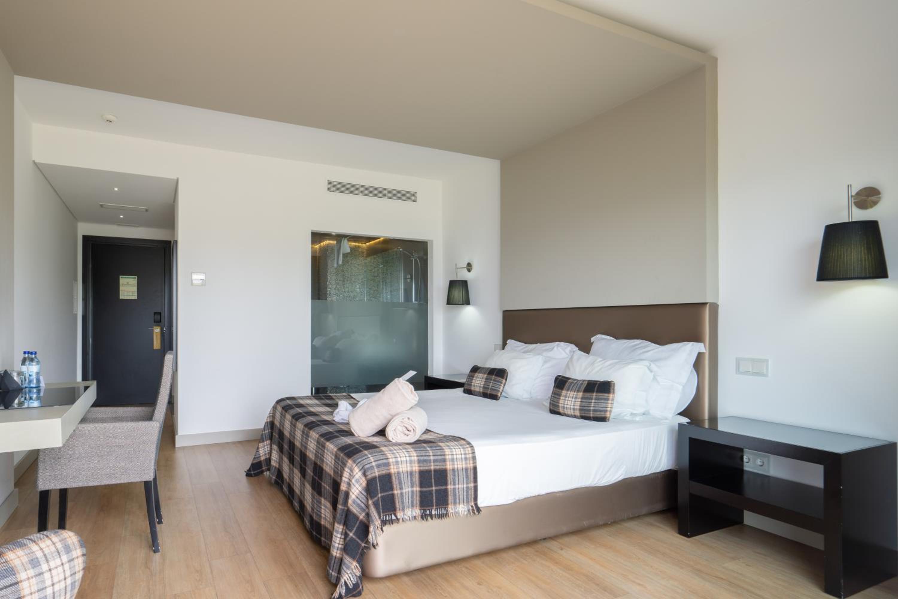 Double Room with Terrace and River View - Ground Floor - Photo 9