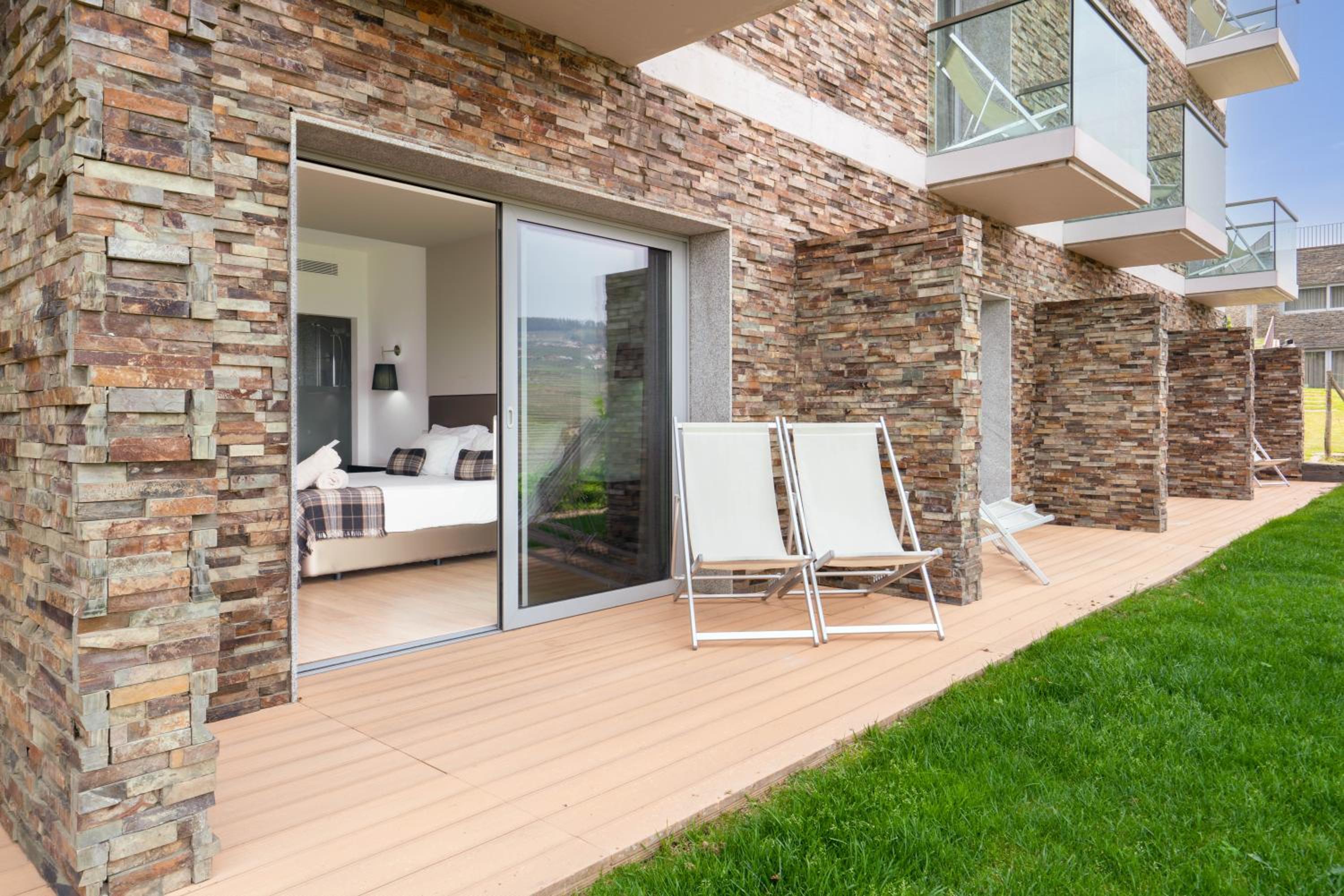 Double Room with Terrace and River View - Ground Floor - Photo 8