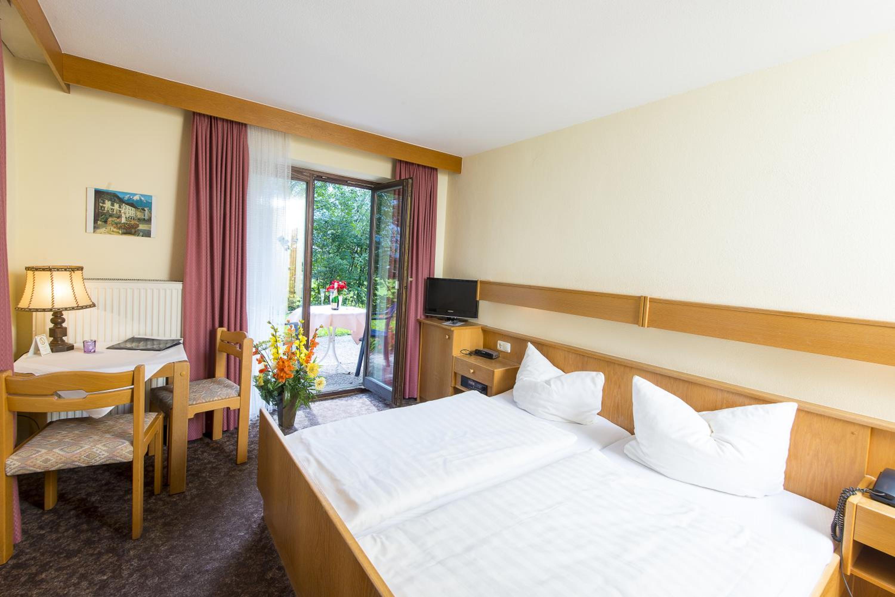 Budget Double Room photo 3