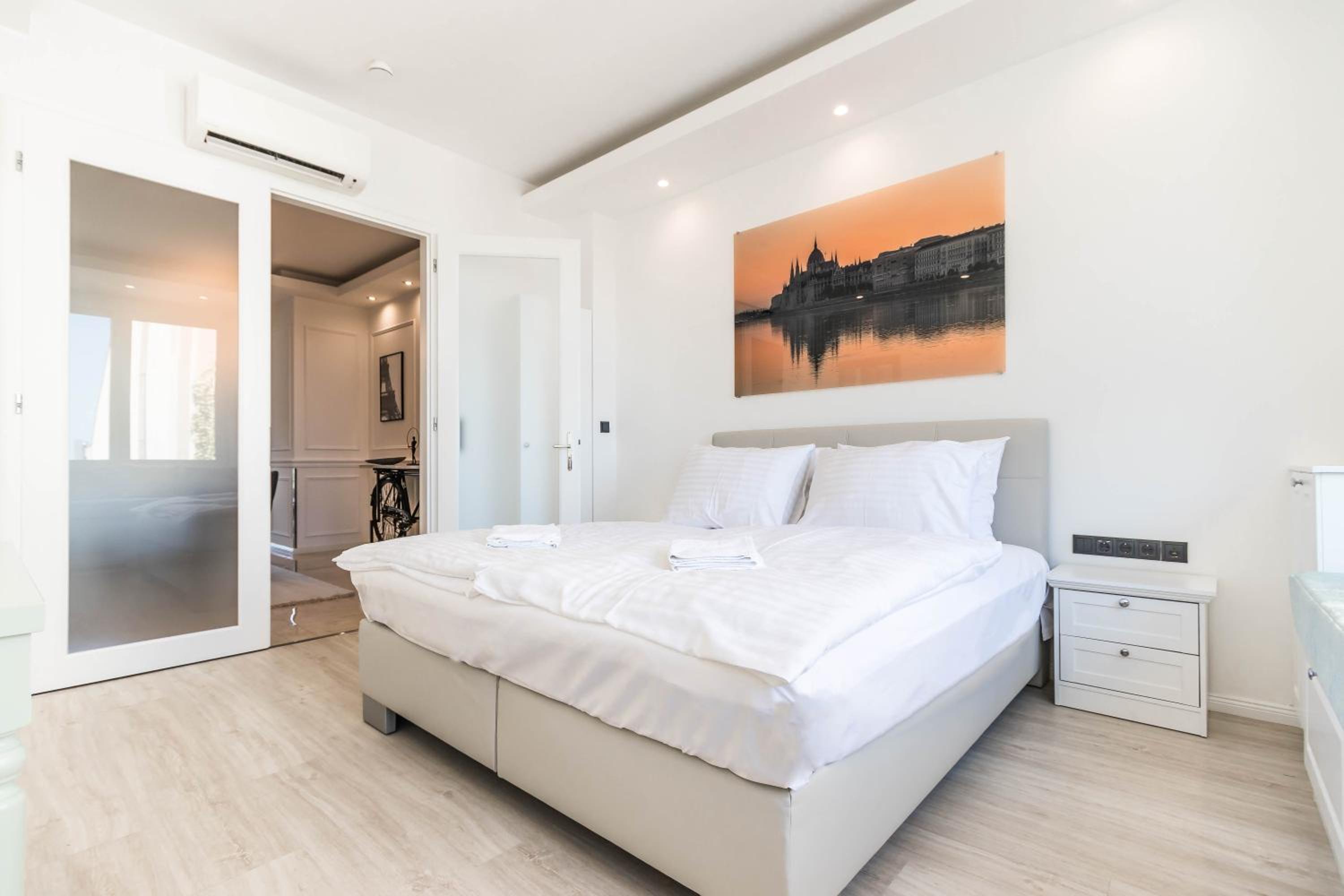 Three-Bedroom Apartment - Photo 10