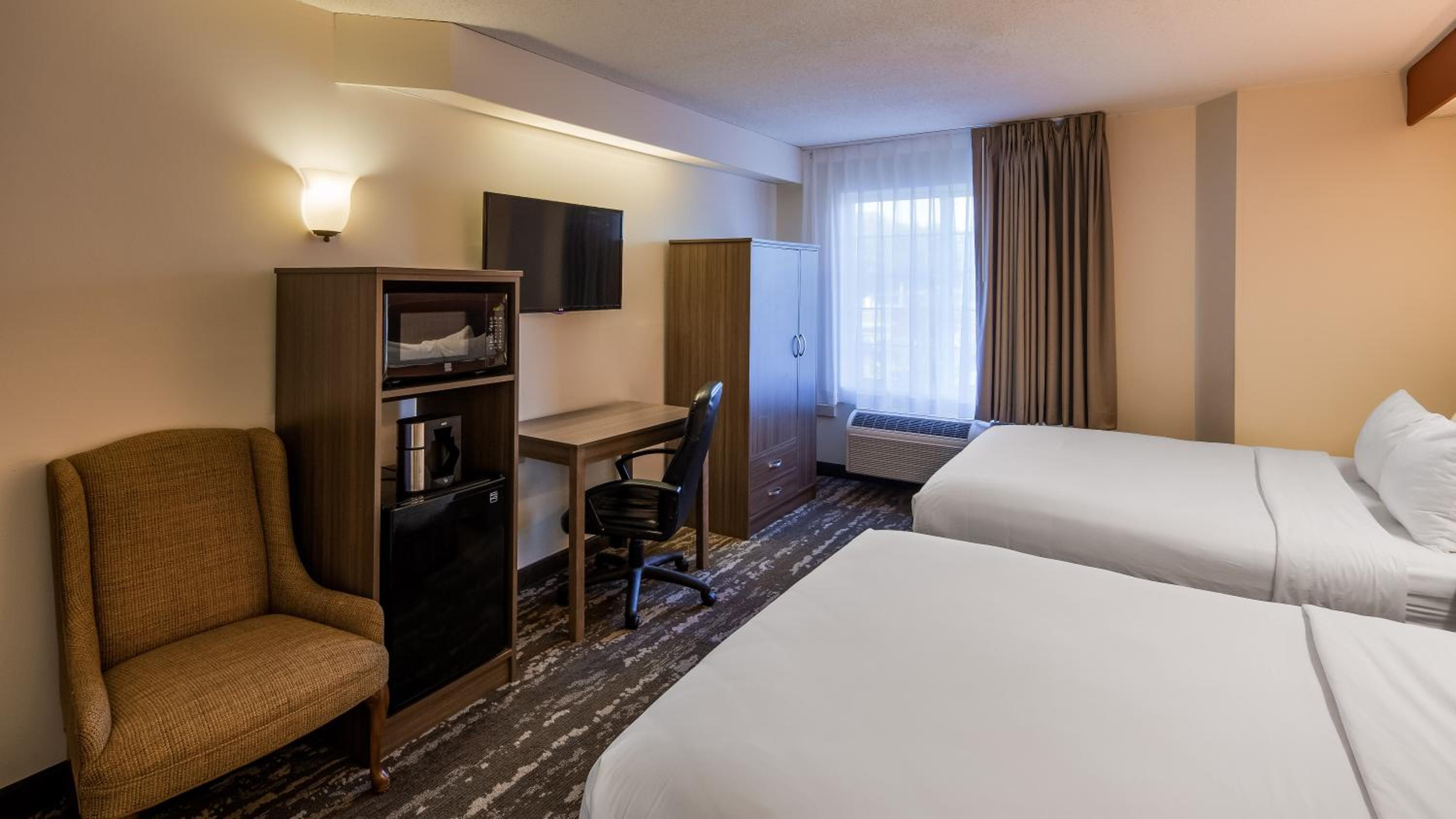 Double Room with Two Double Beds and View - Photo 1