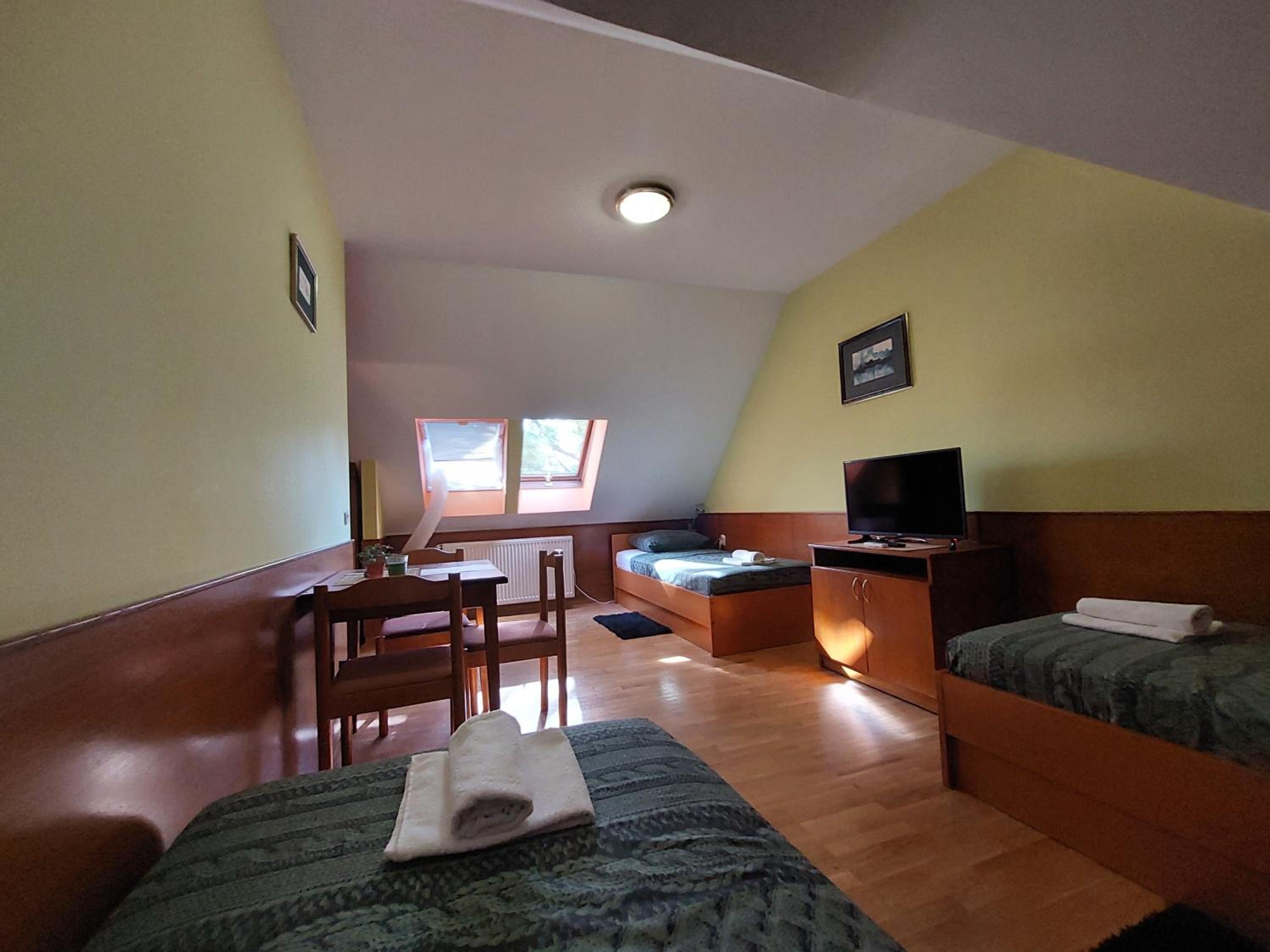 Triple Room with Private Bathroom - Photo 1