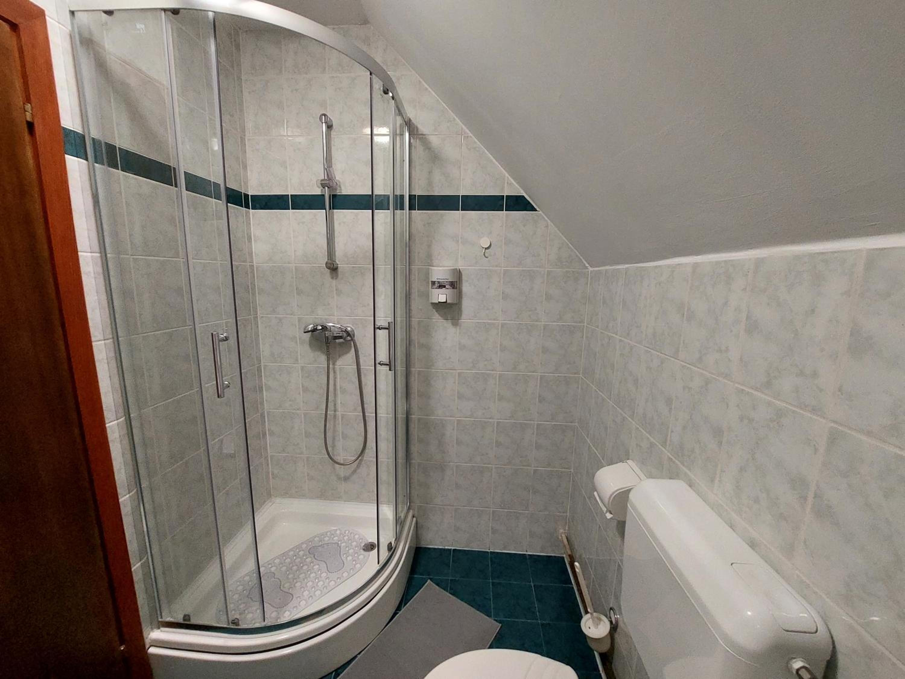 Twin Room with Private Bathroom photo 2