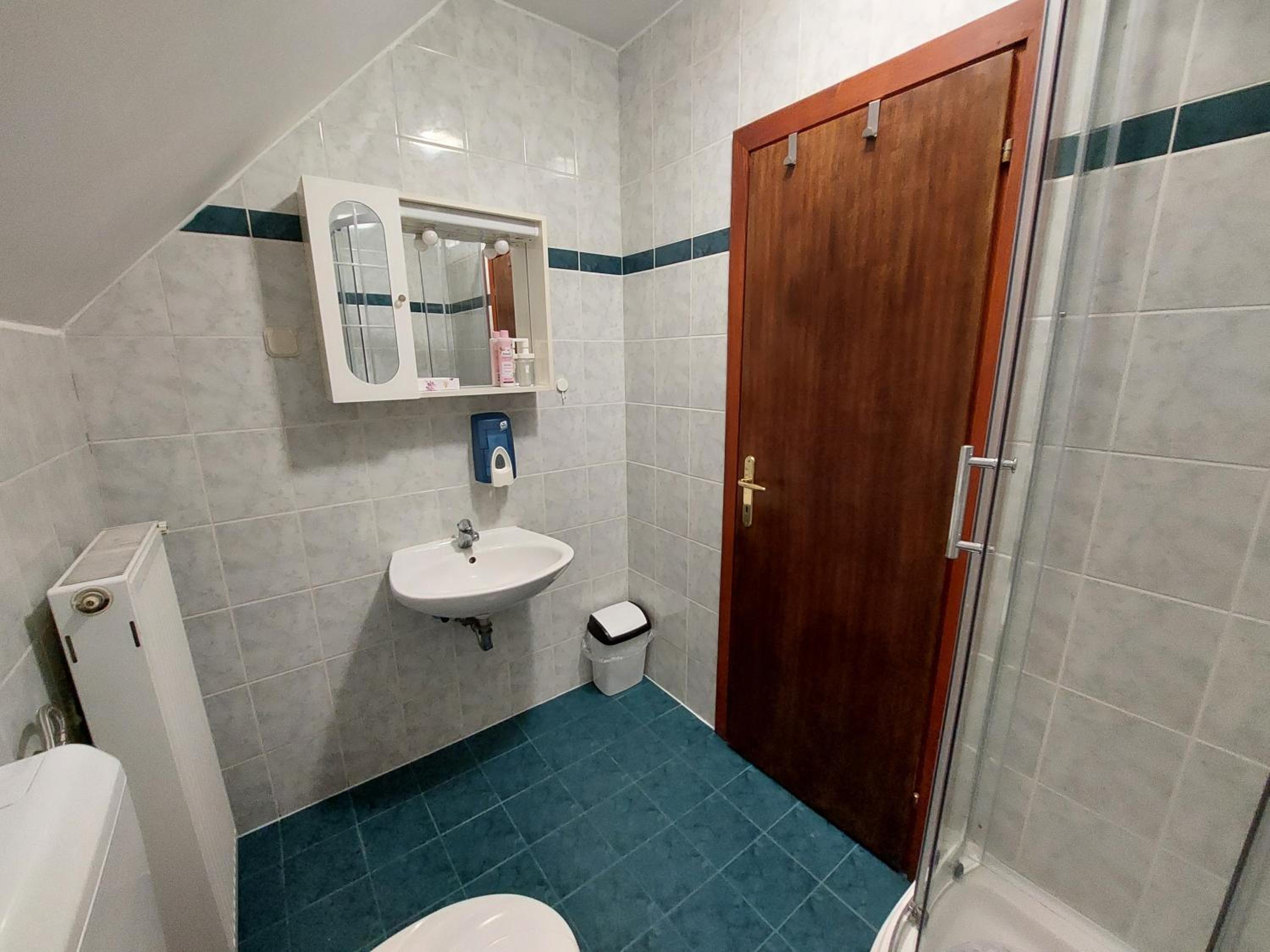 Twin Room with Private Bathroom photo 3